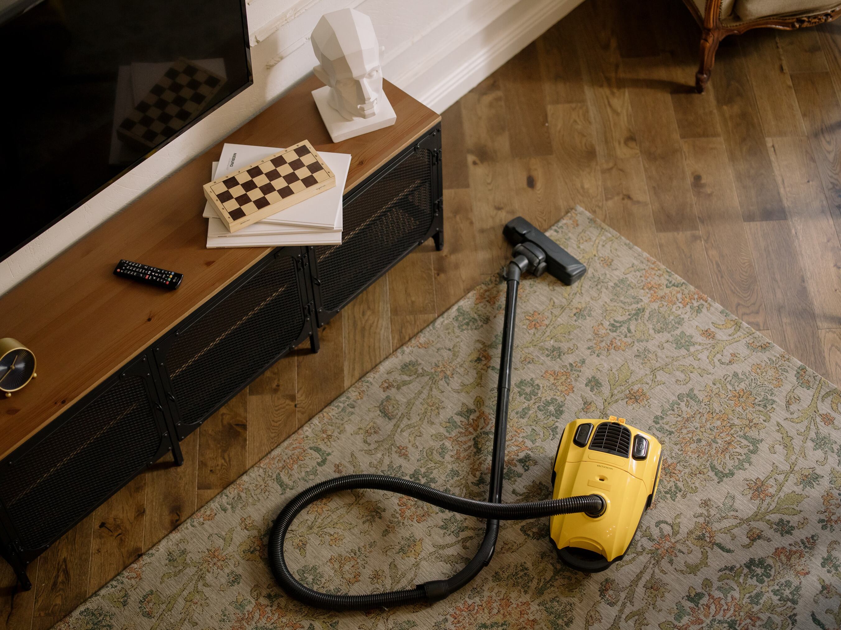 Turkish Rug Maintenance Tips for Daily and Weekly Cleaning