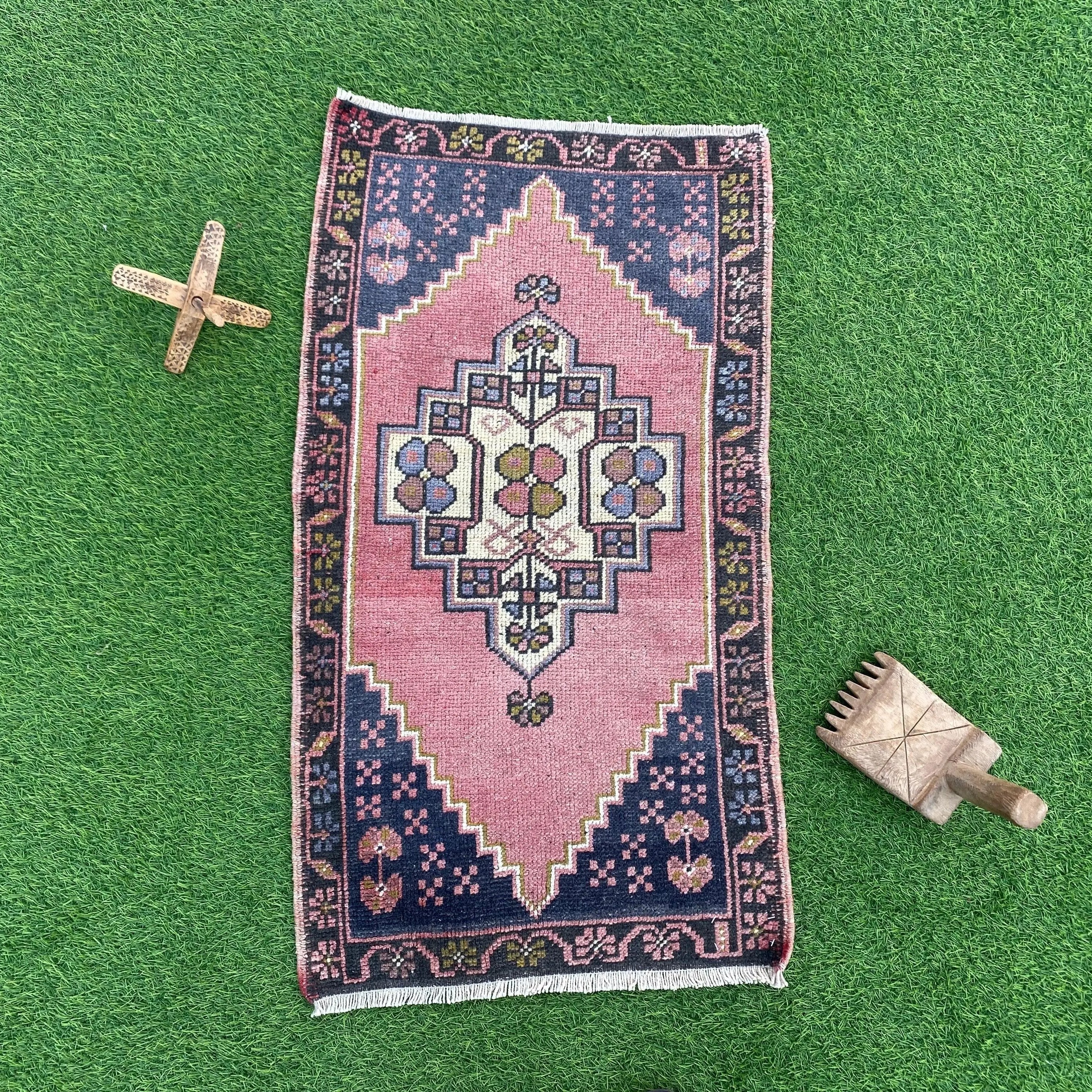 Abram 1'8'' x 3'2''