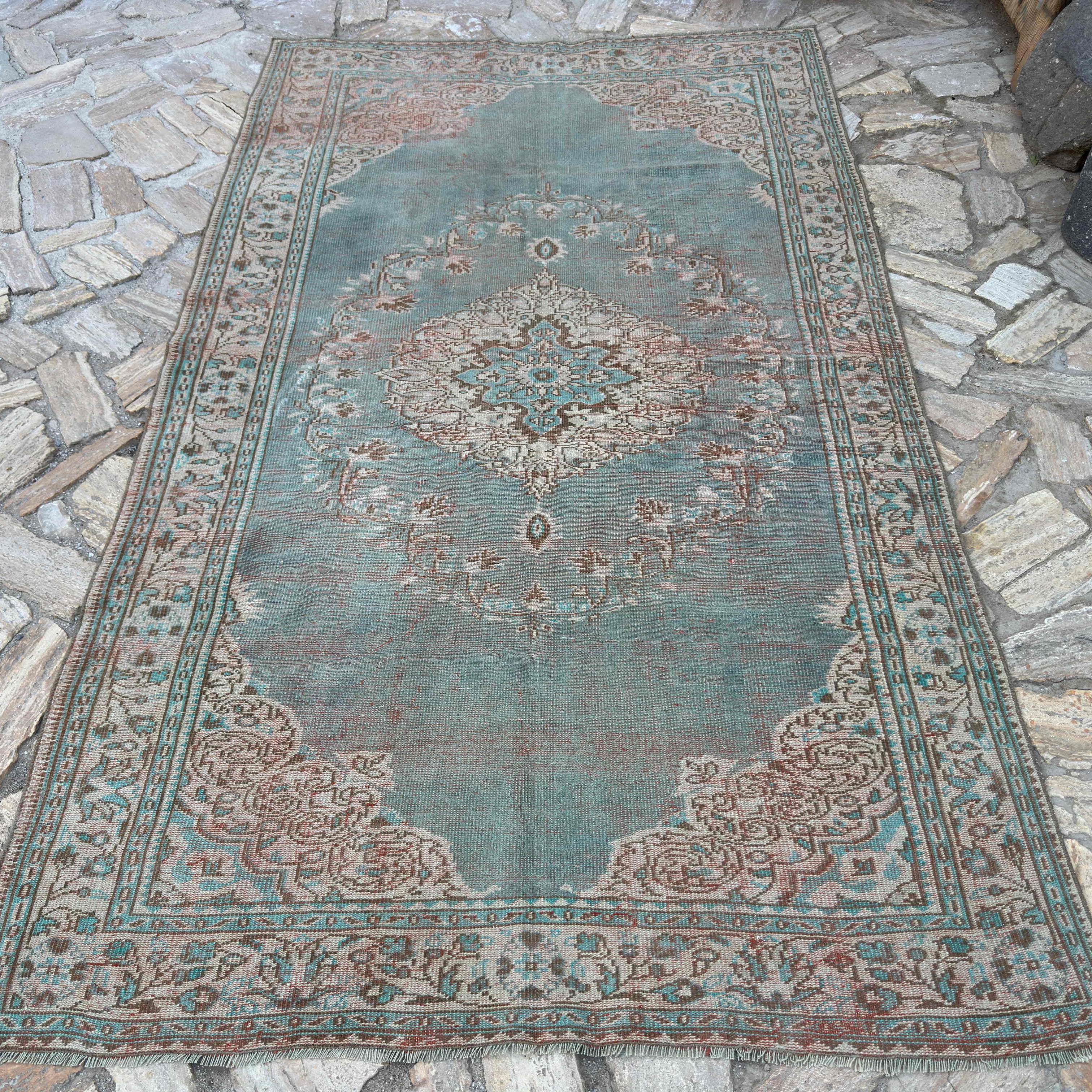 Adelaiade 5' x 8'4''