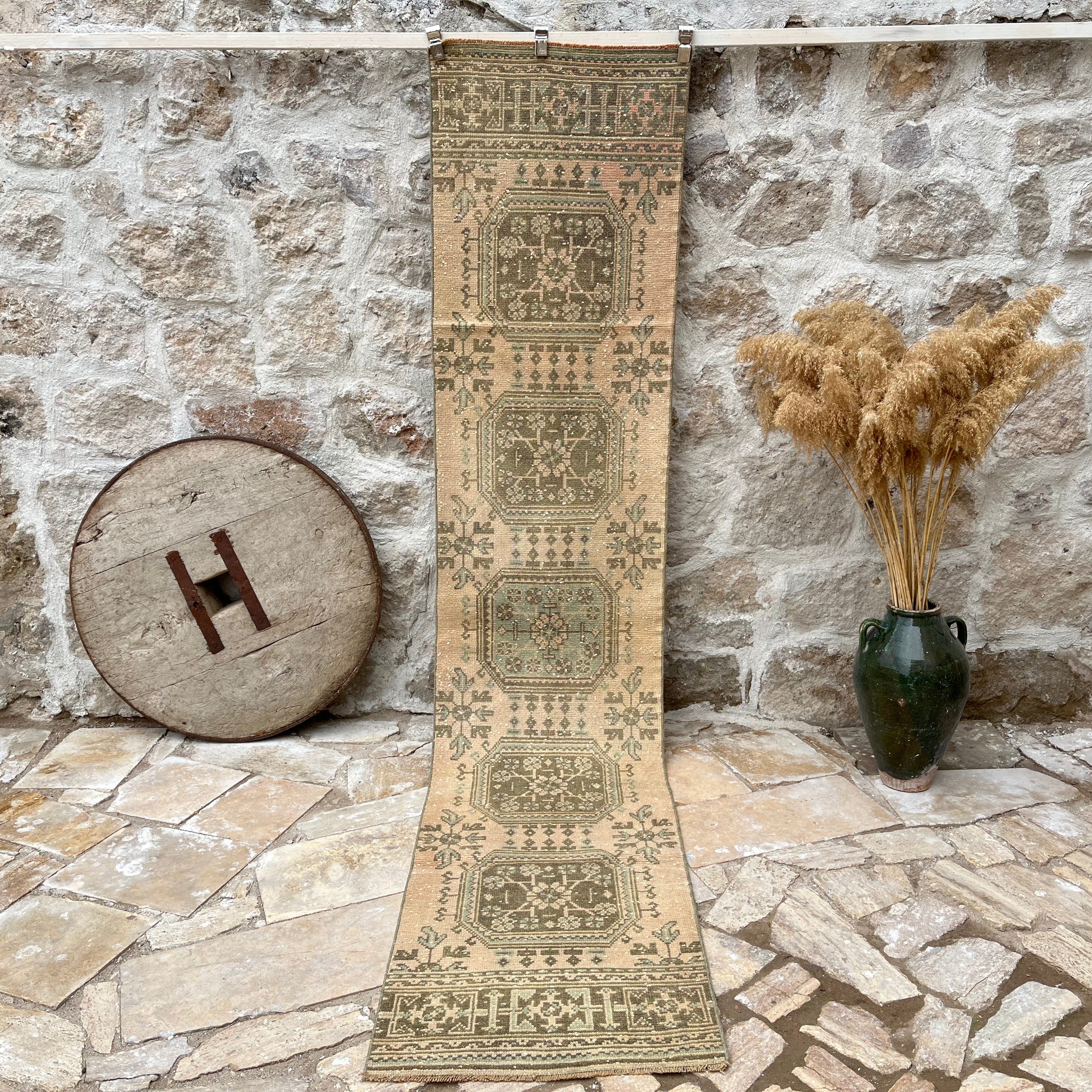 Alistair 2'4'' x 10'9''