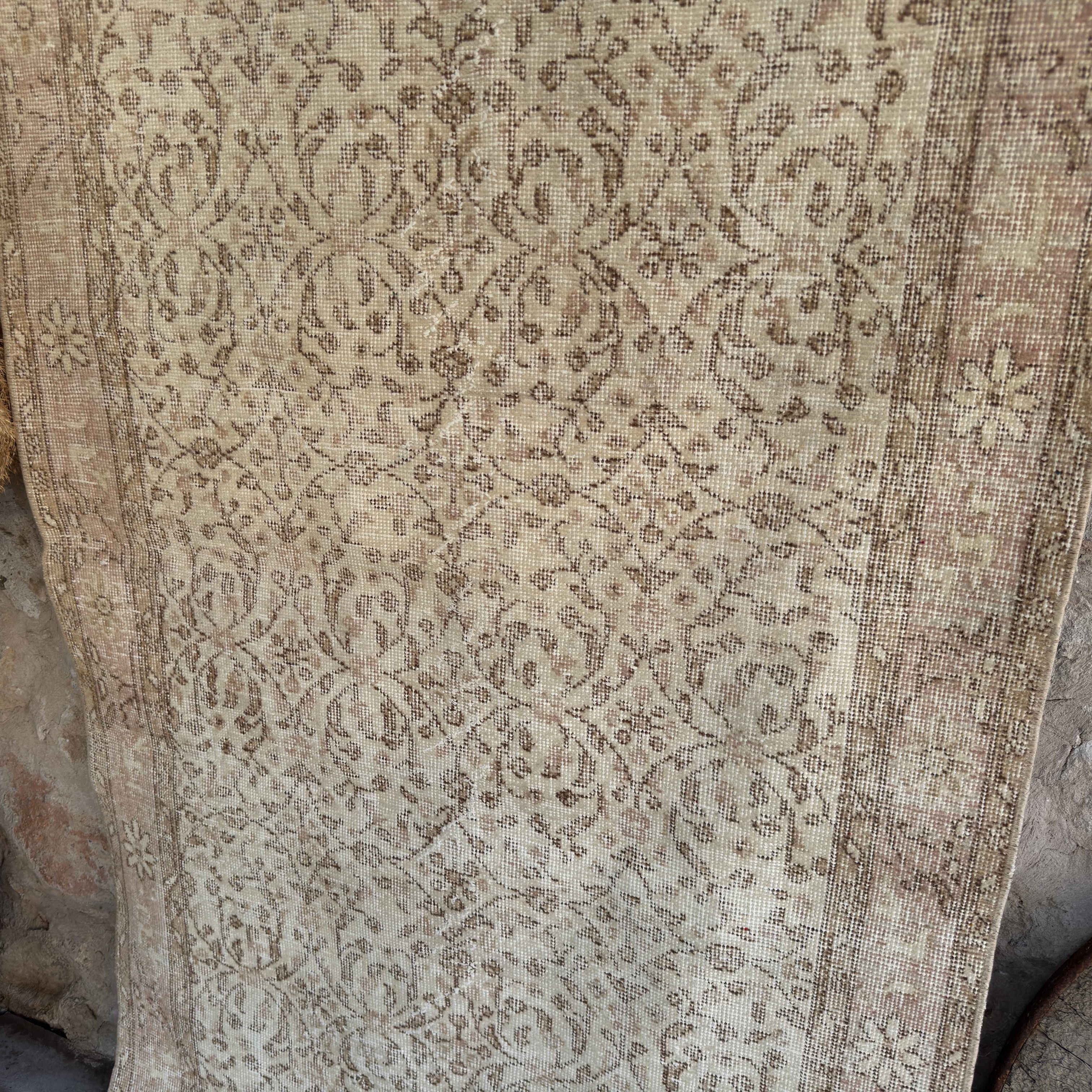 Aliya 3'10'' x 6'10''