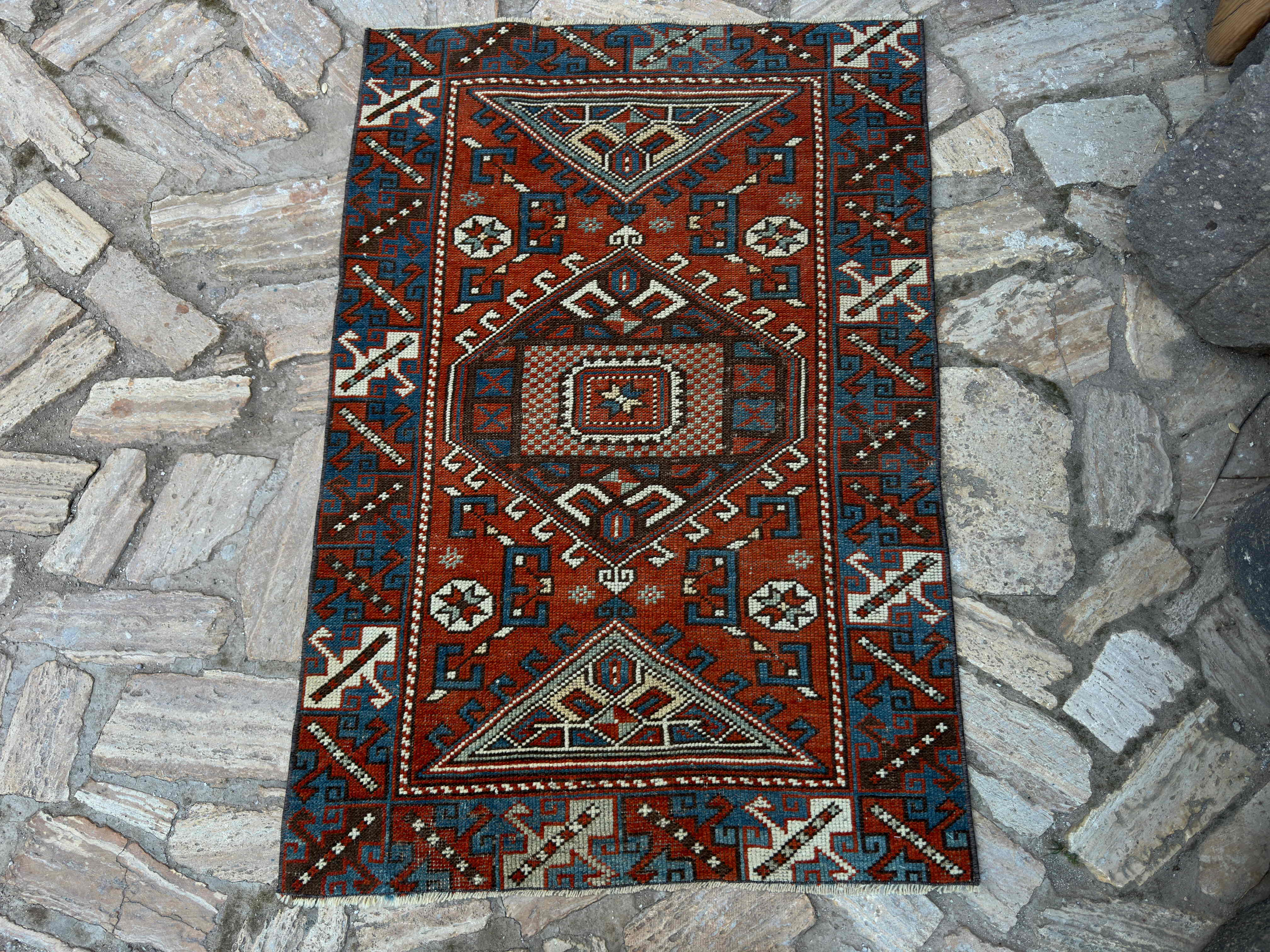 Arian 2'10'' x 4'3''