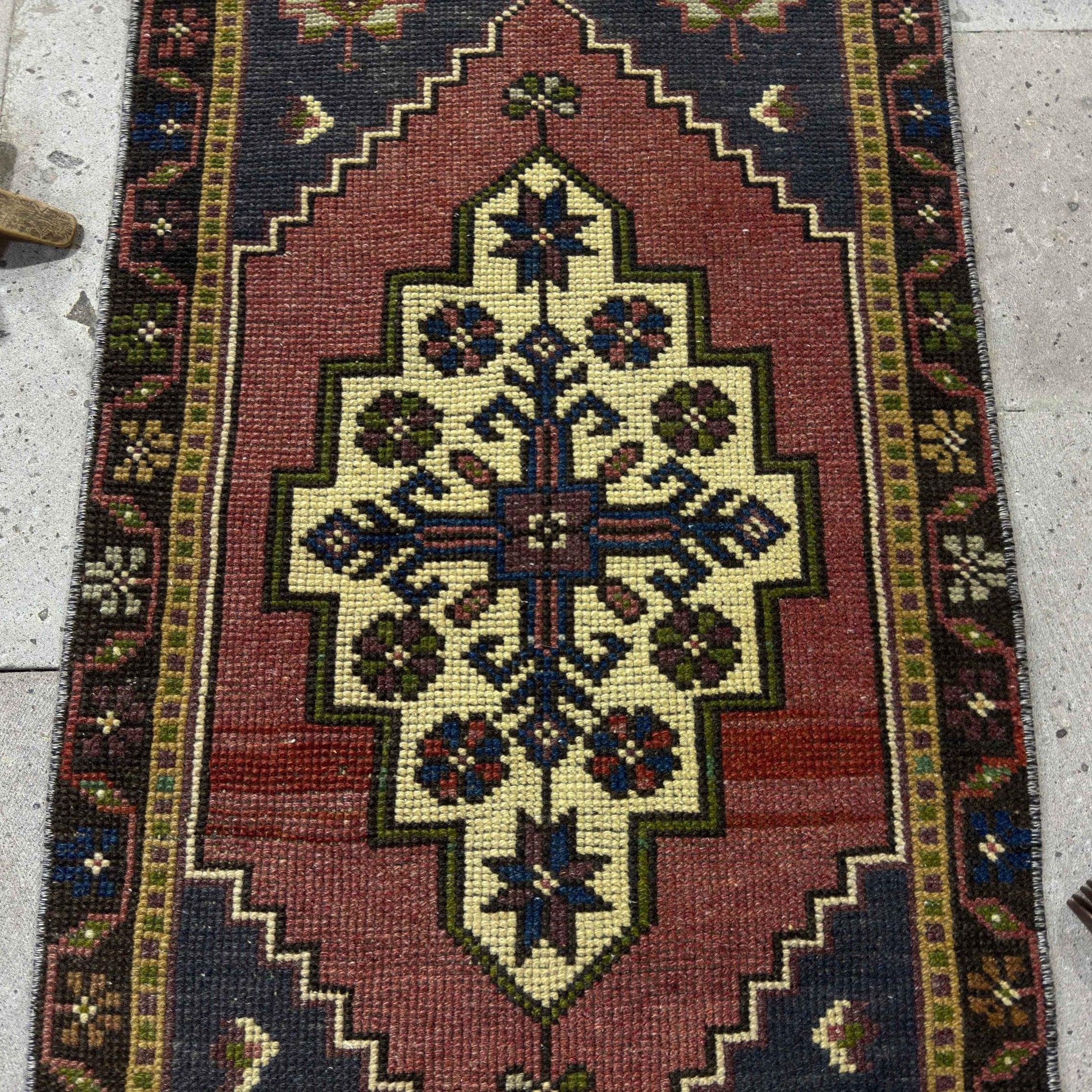 Arlyn 1’10” x 3’7”