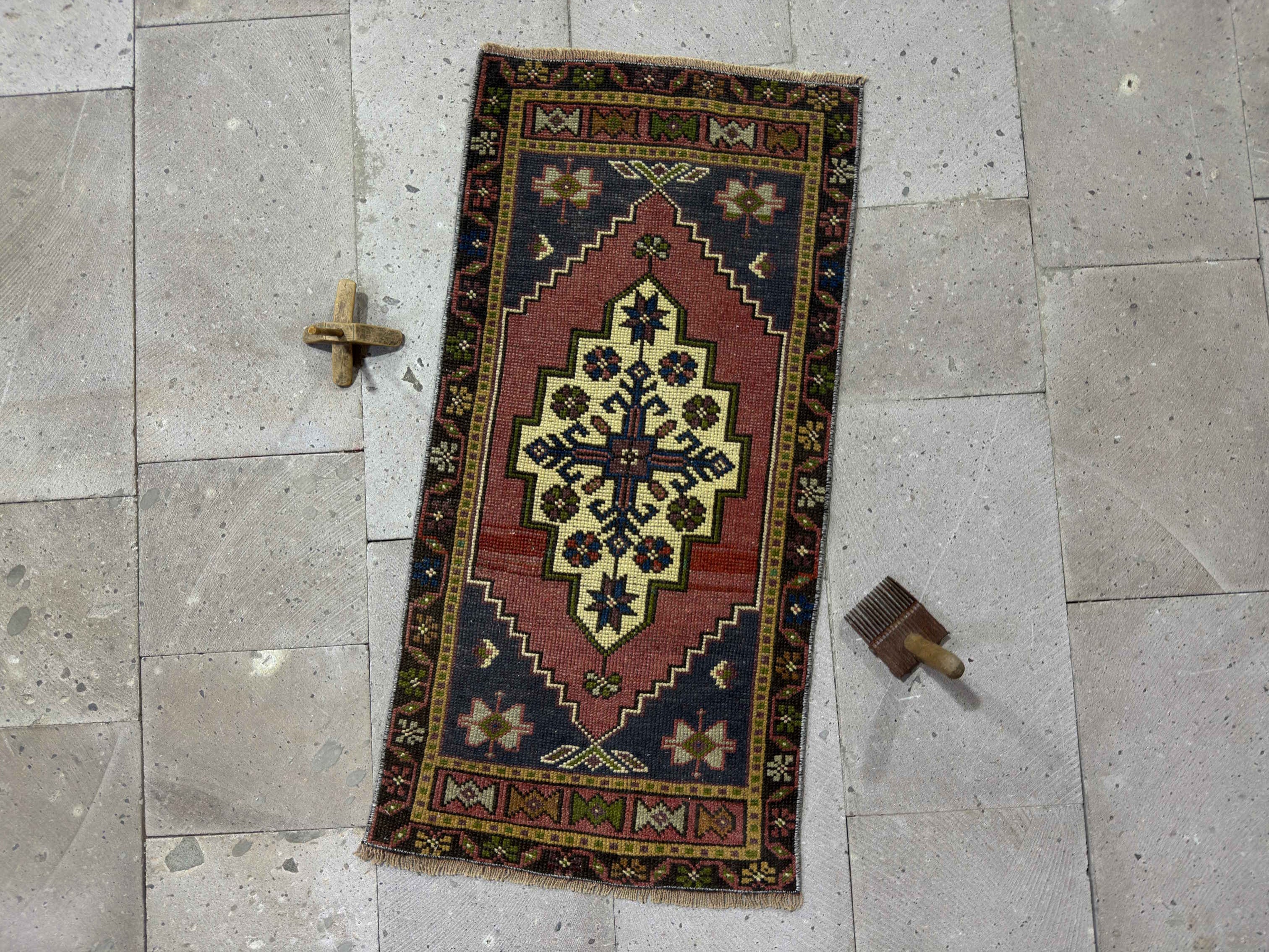 Arlyn 1’10” x 3’7”