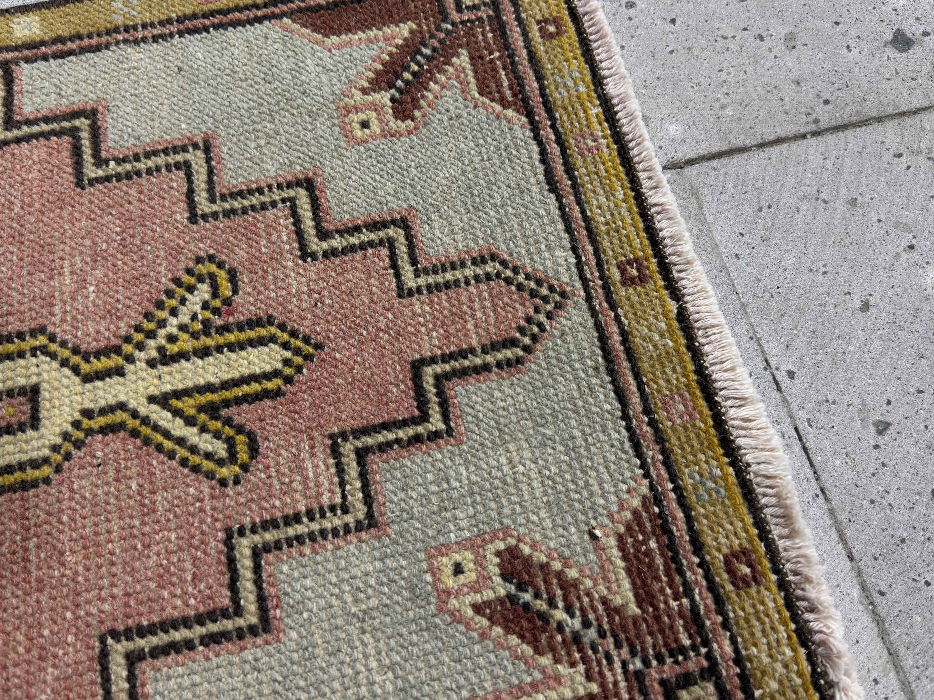 Aura 1’6” x 3’5”