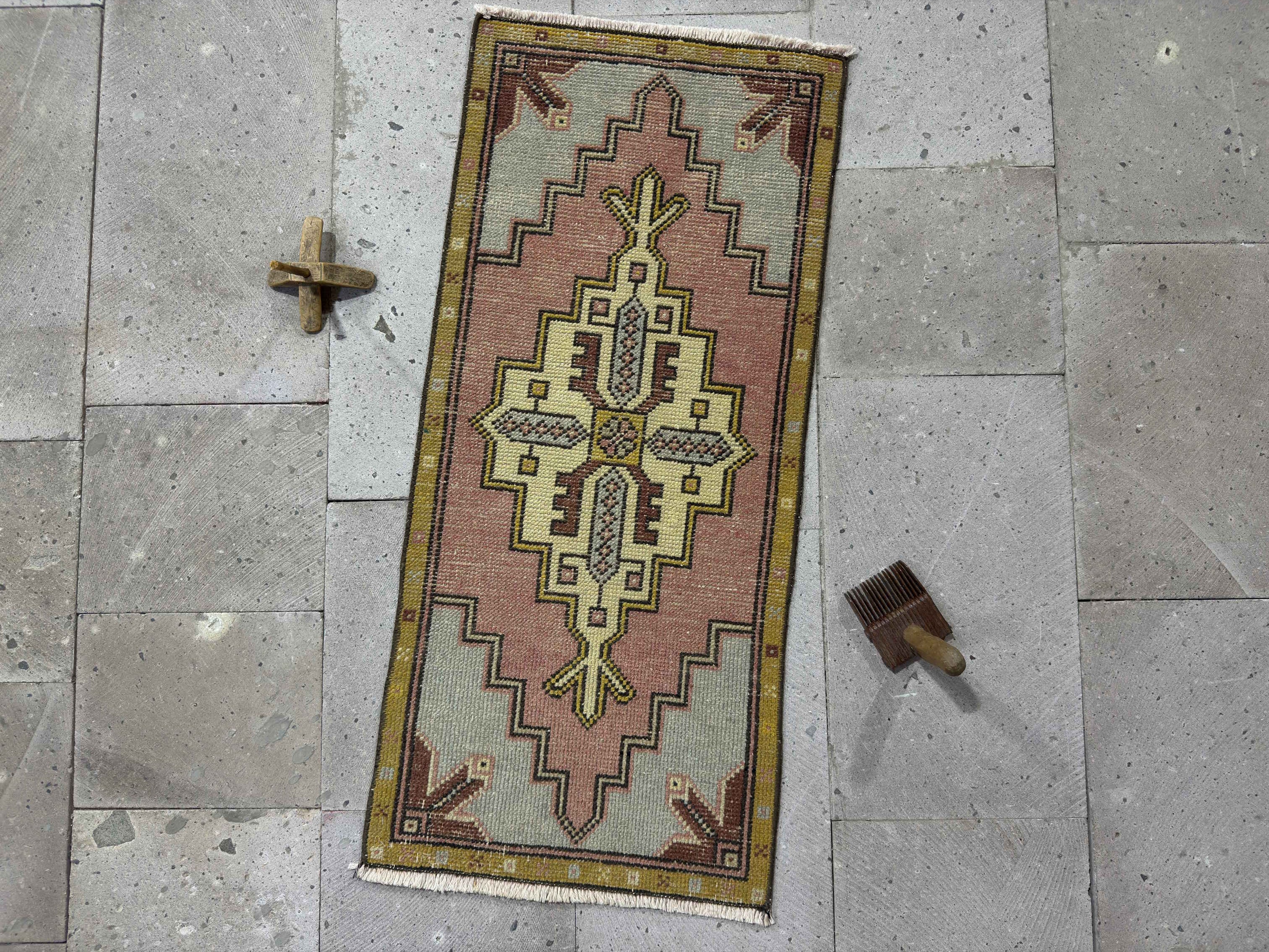 Aura 1’6” x 3’5”