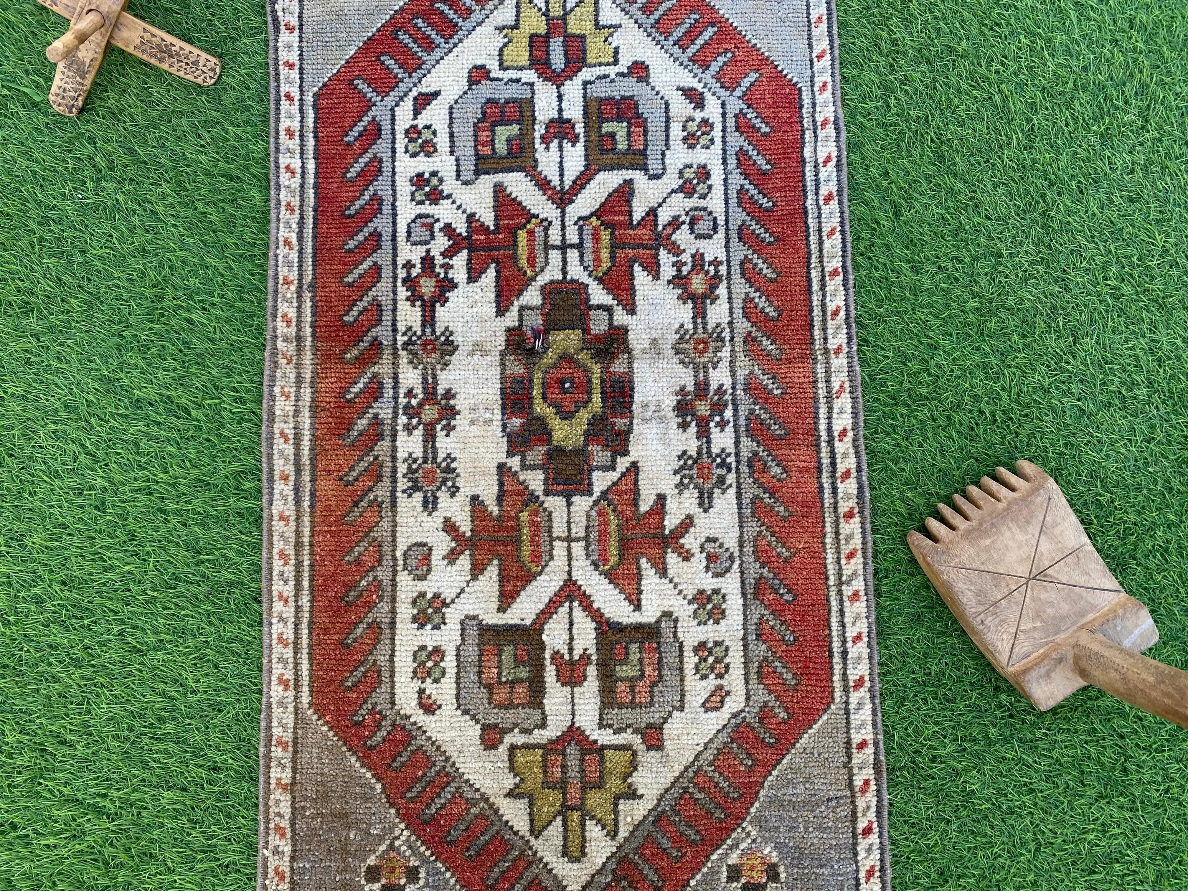 Author 1'5'' x 3'9''