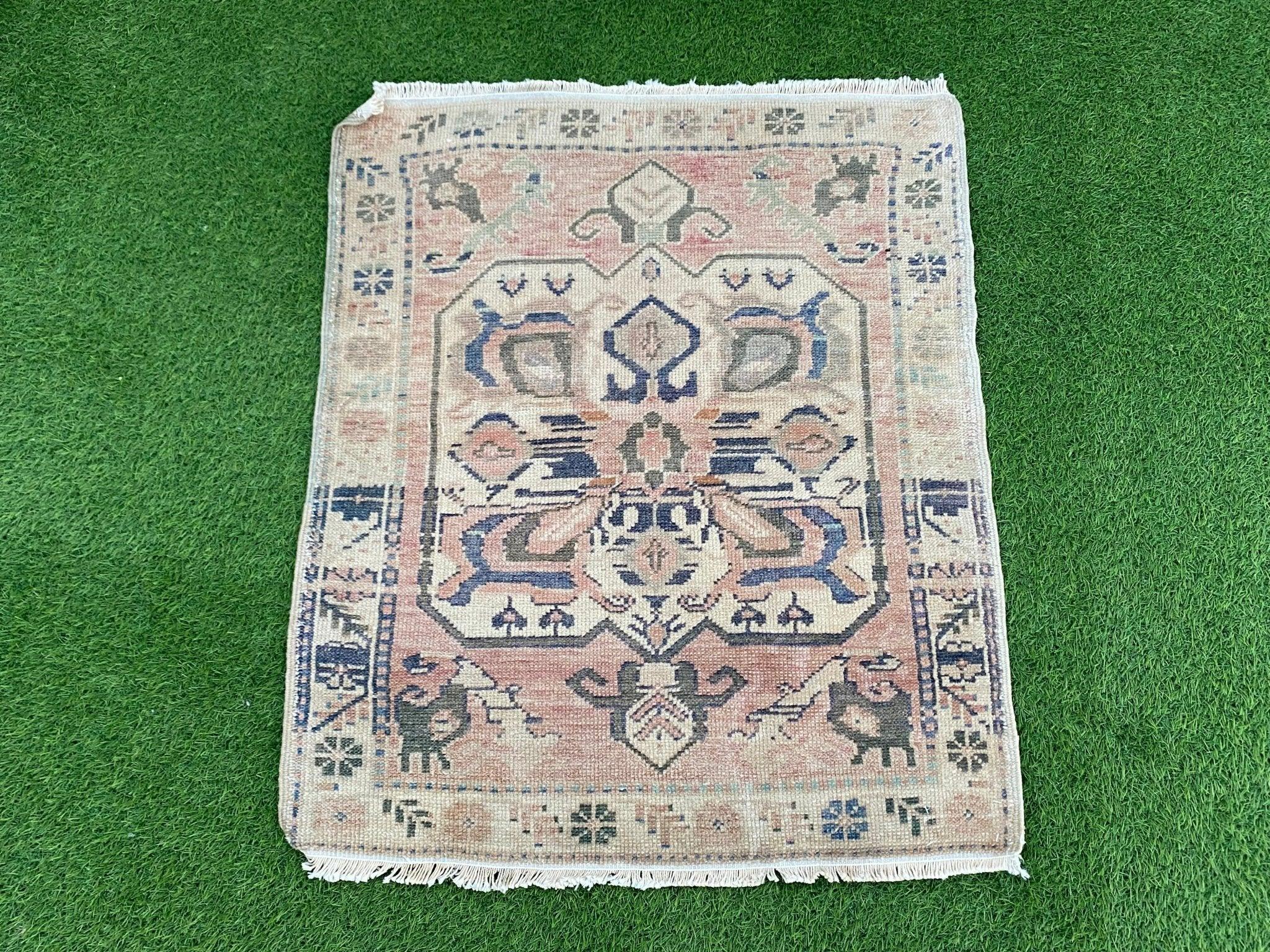 Barclay 2'4'' x 2'9''