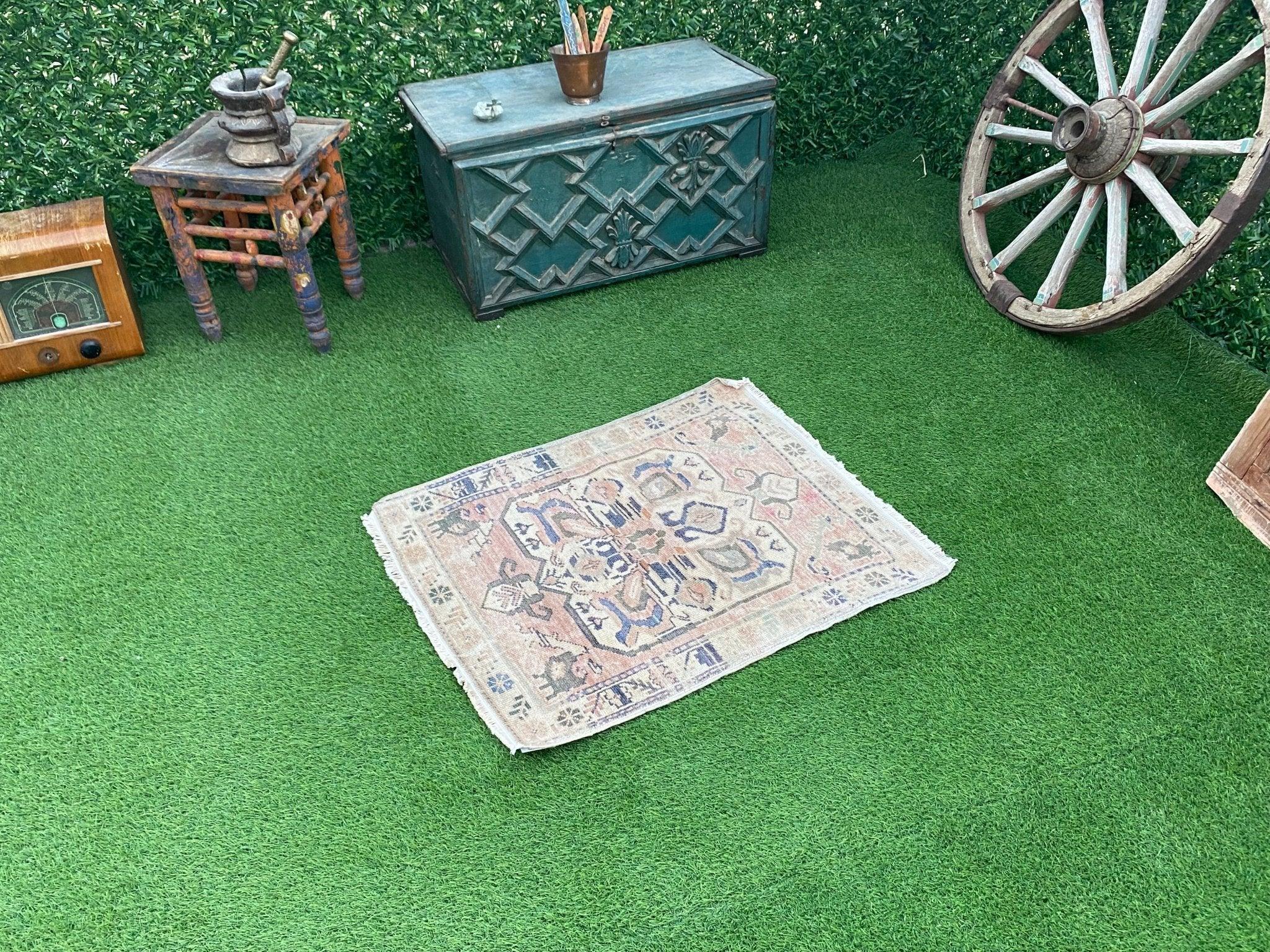 Barclay 2'4'' x 2'9''