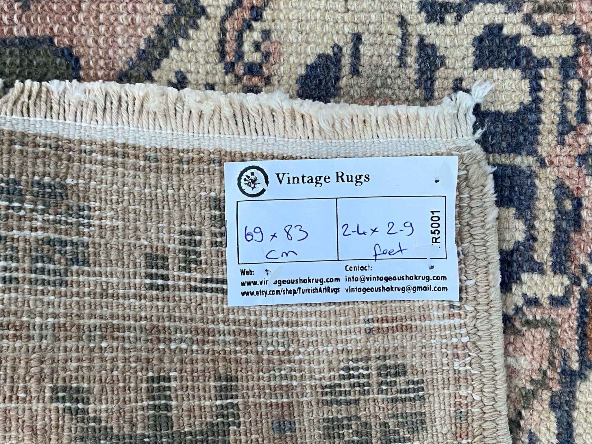 Barclay 2'4'' x 2'9''