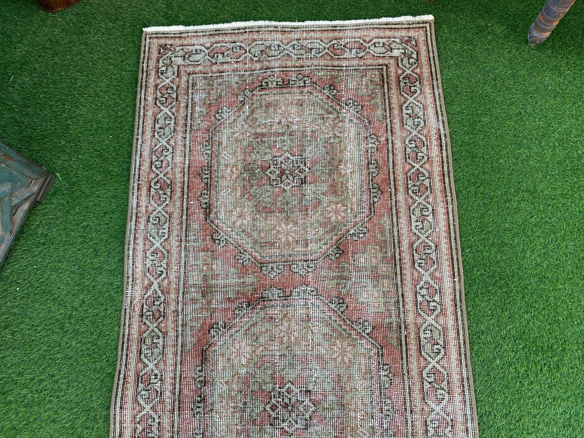 Bellow 2'8'' x 12'6''