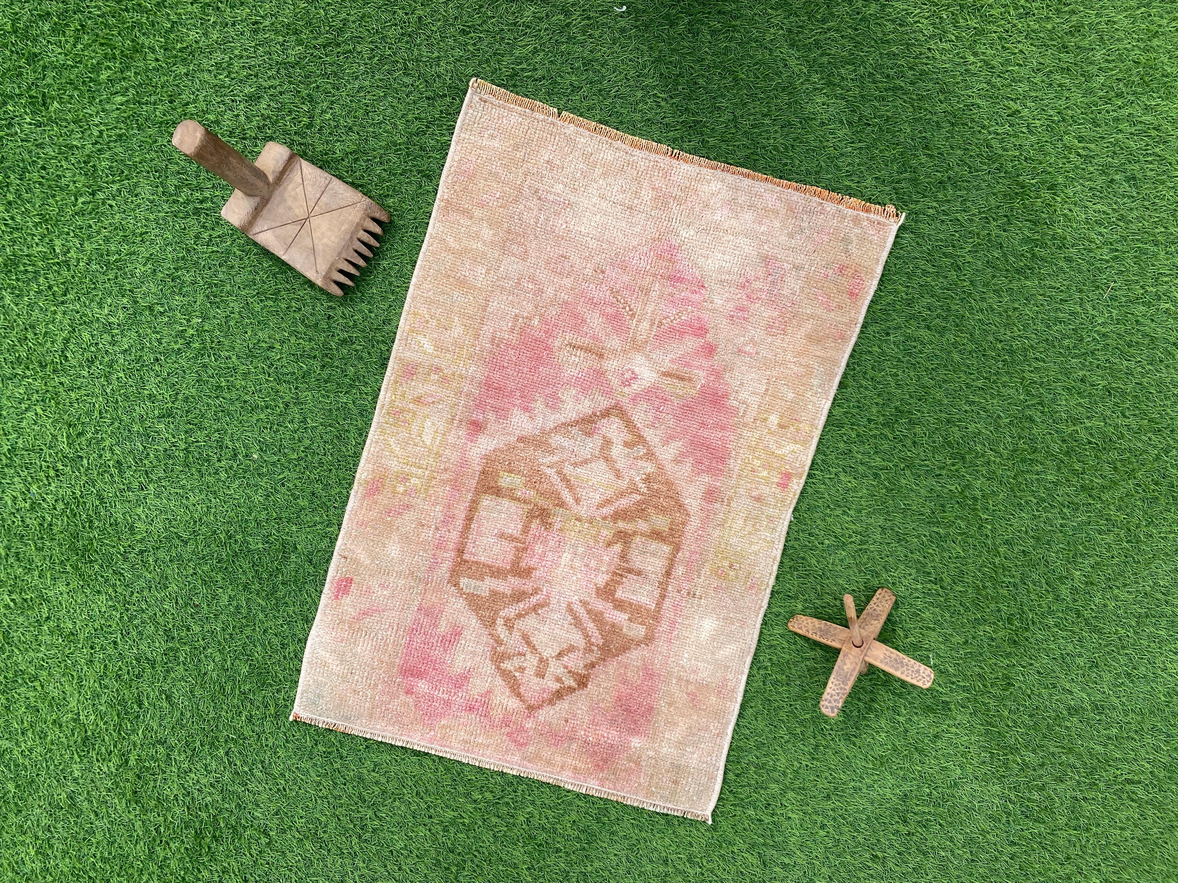 Benson 1'9'' x 2'7''