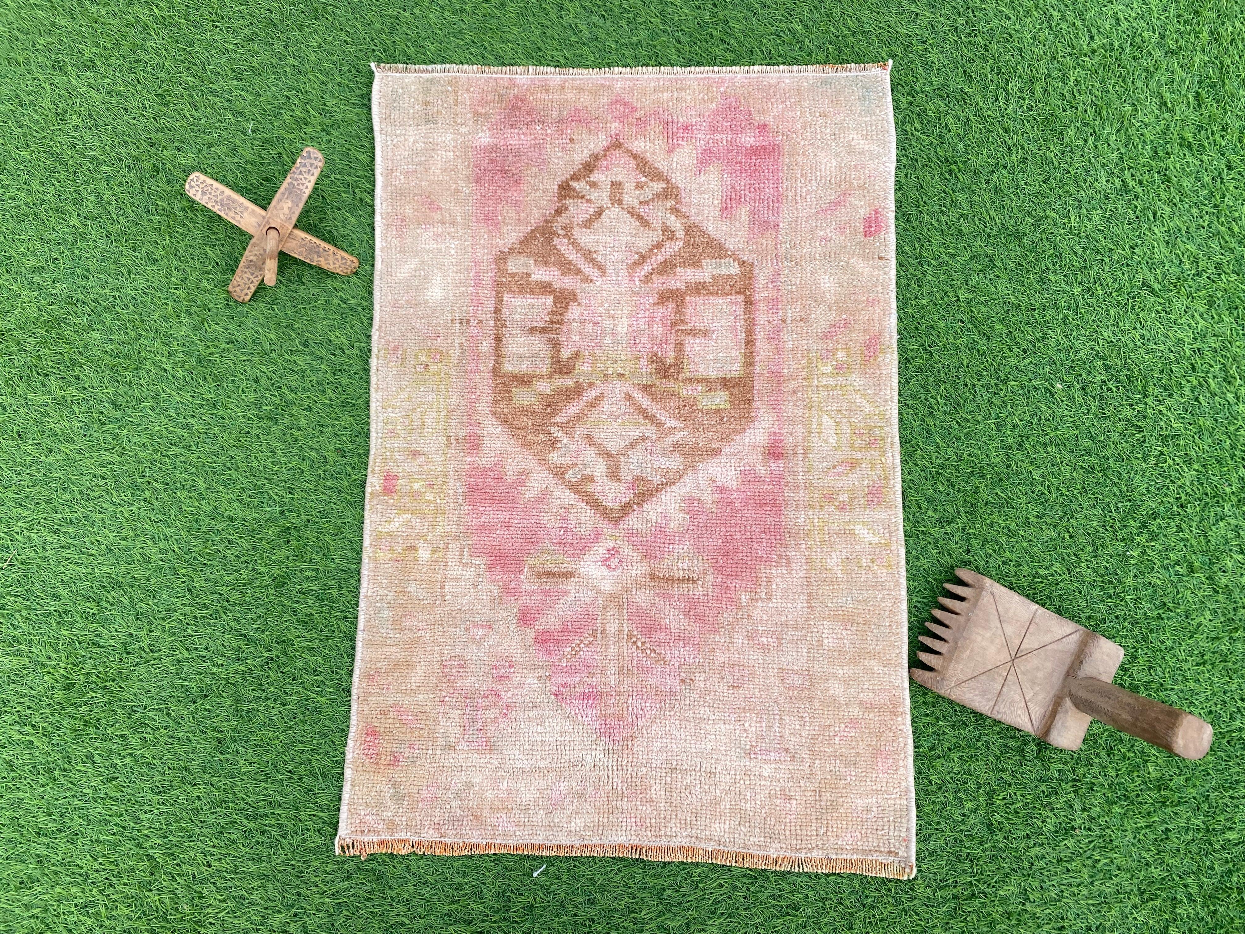 Benson 1'9'' x 2'7''