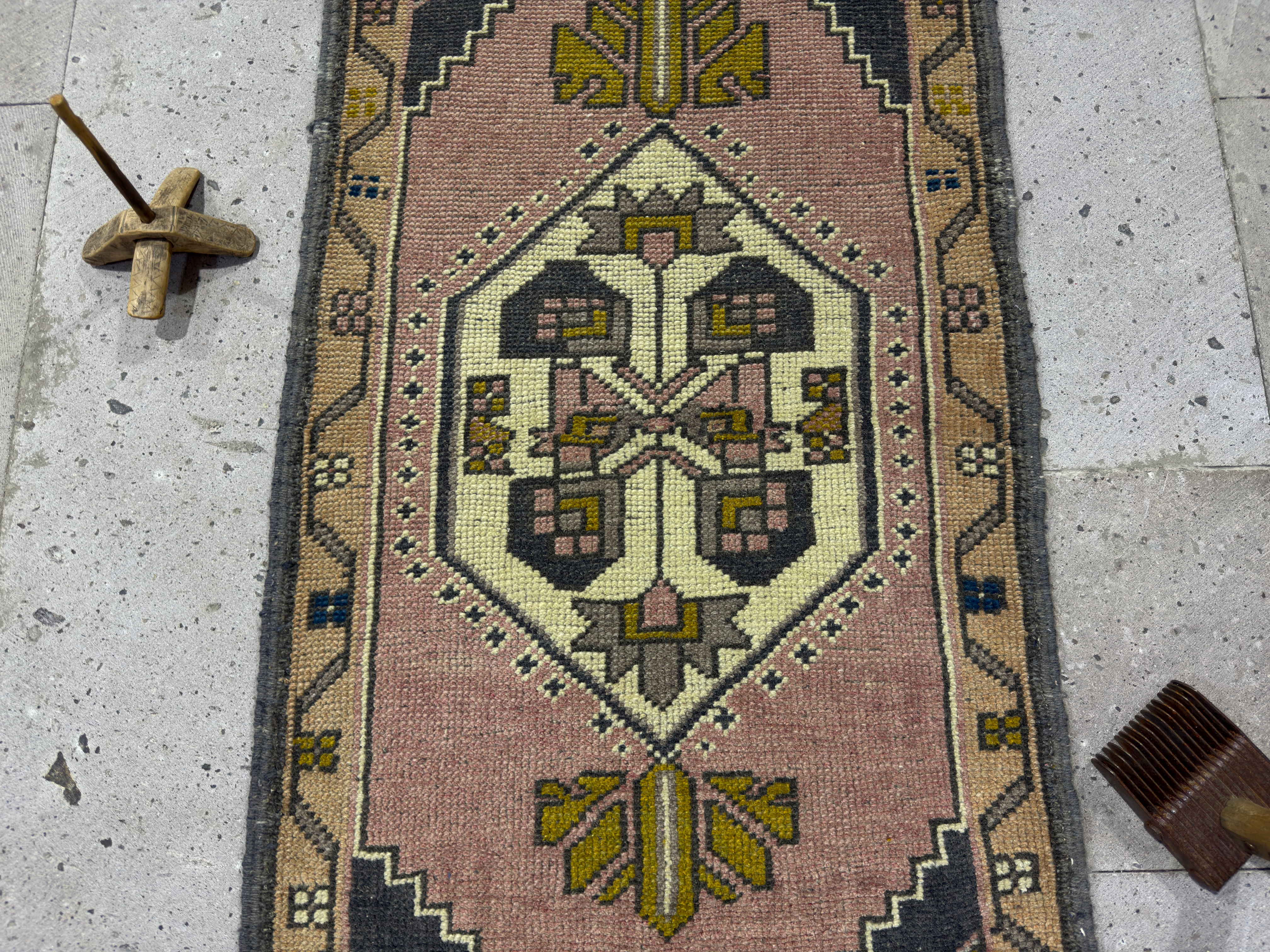 Beret 1’10” x 3’7”