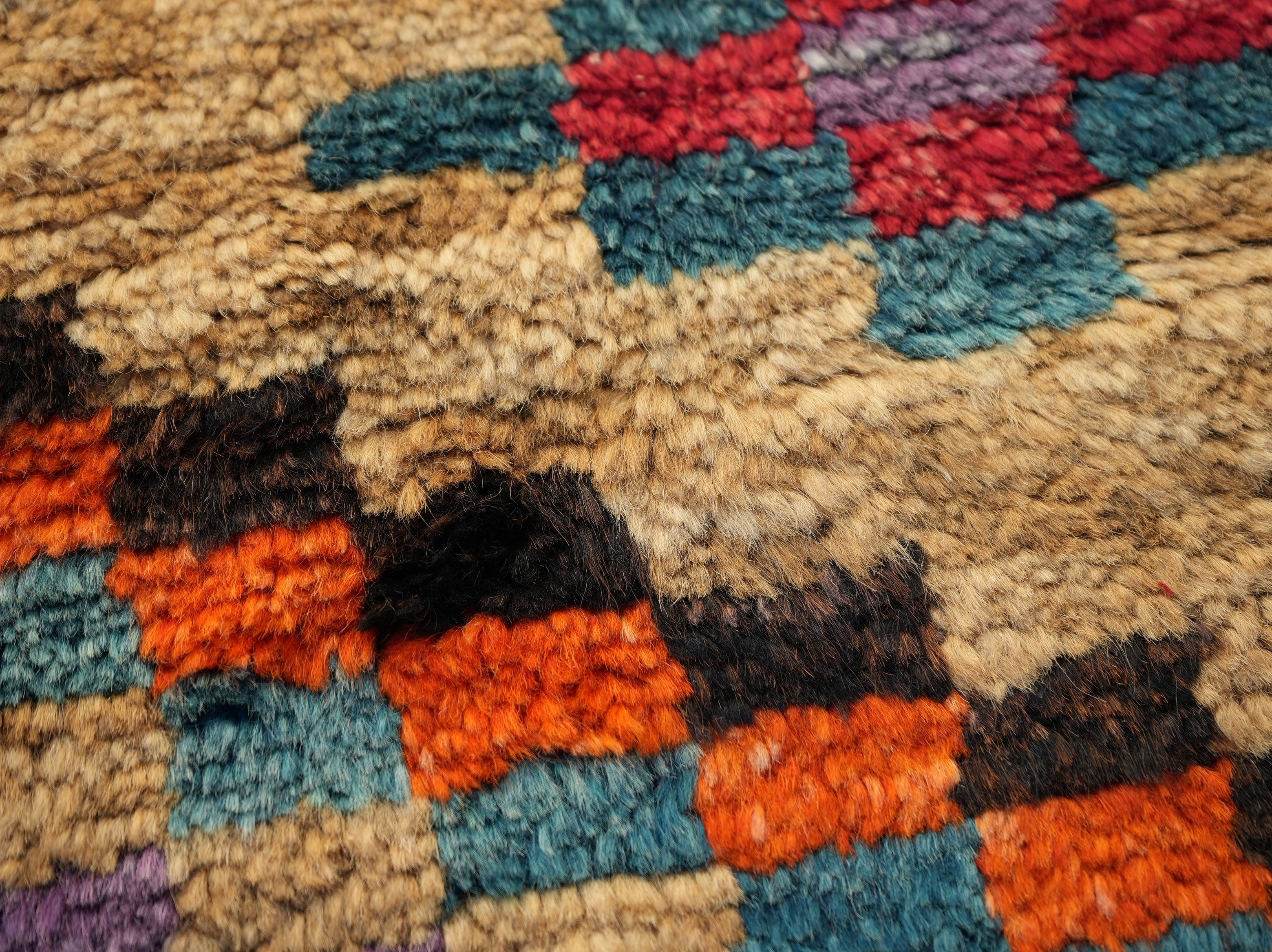 Bevvy 2'4" x 3'7"