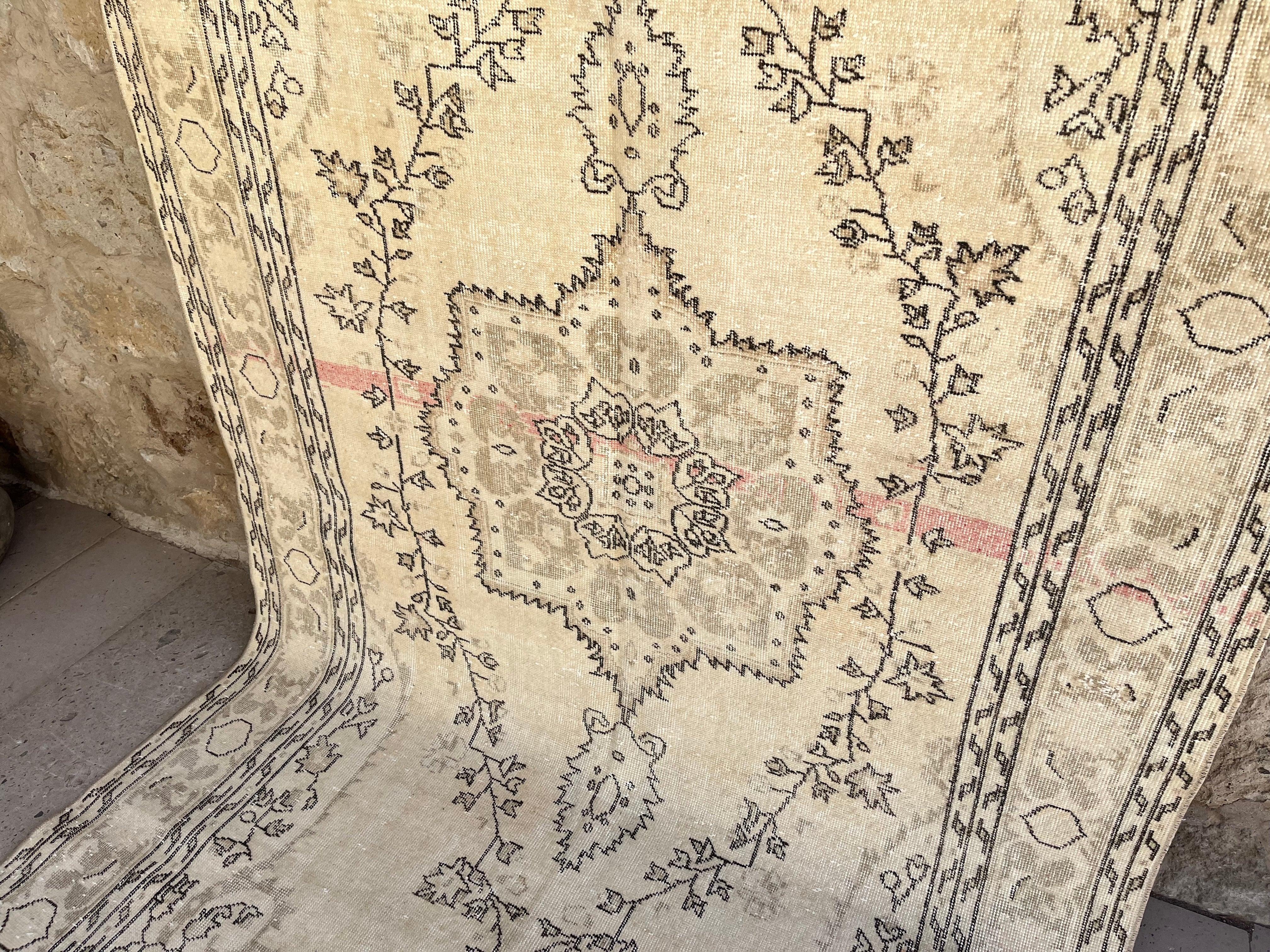 Blanca 5'5'' x 9'9''