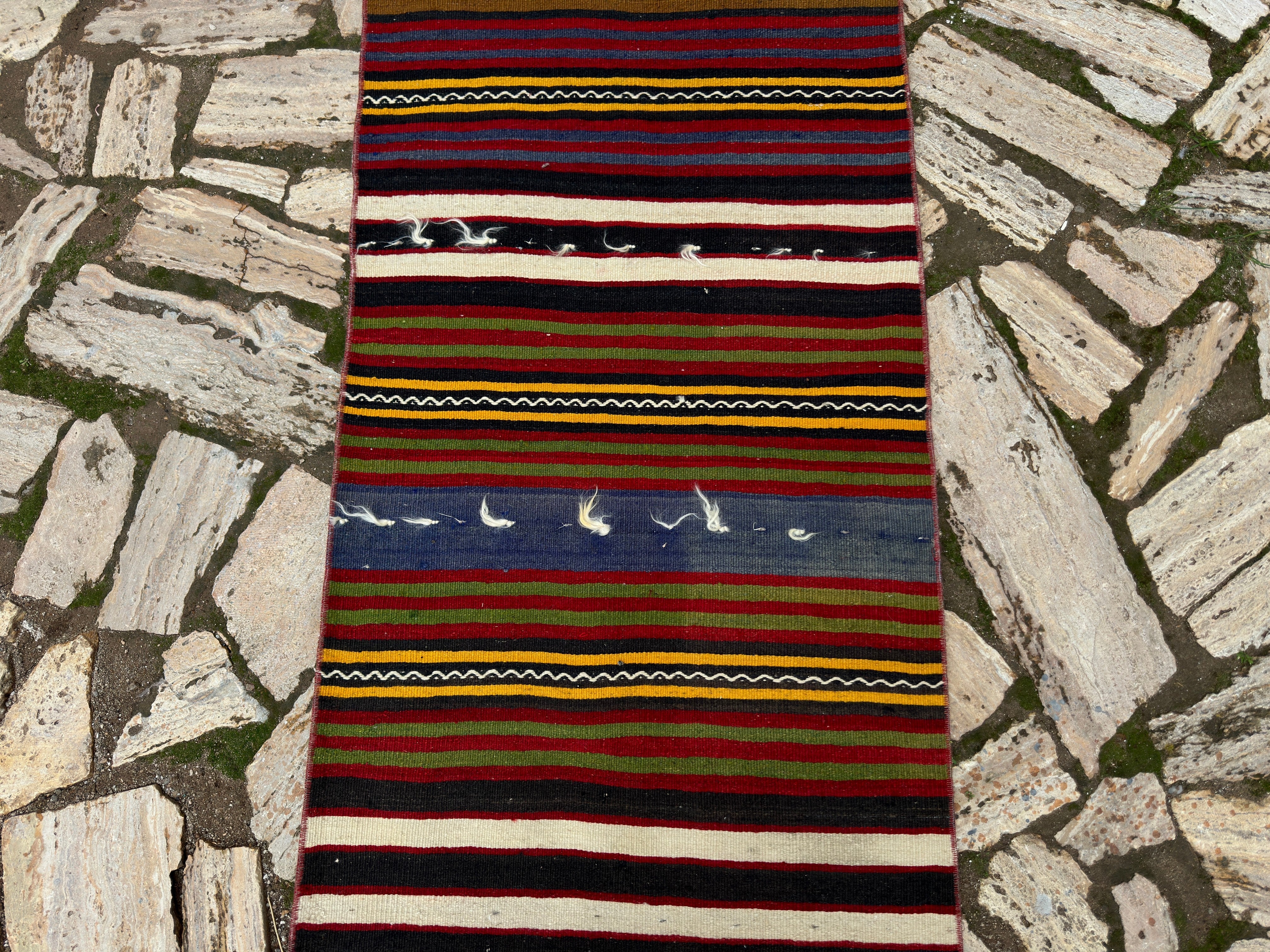 Blythe 2'4'' x 10'2''