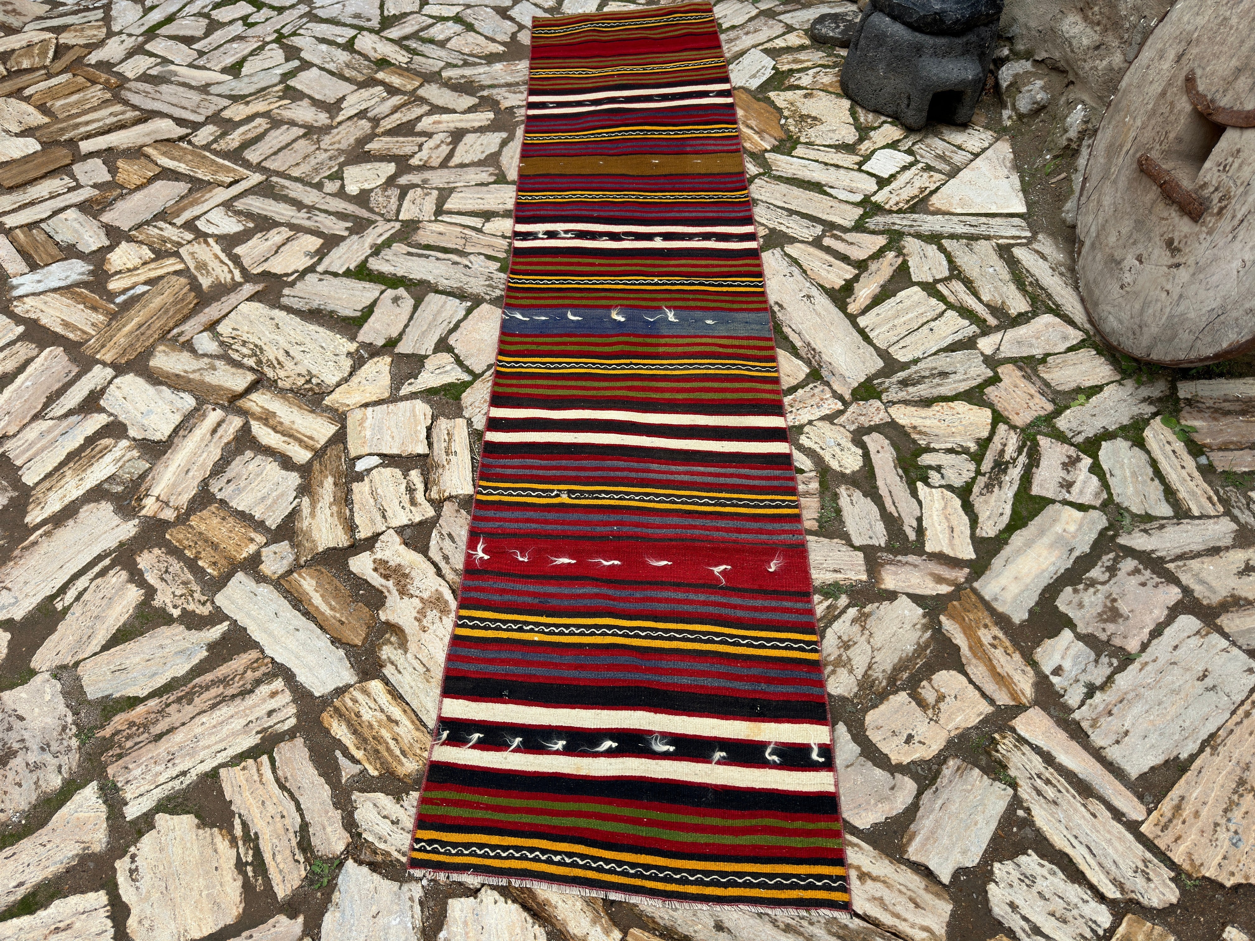 Blythe 2'4'' x 10'2''