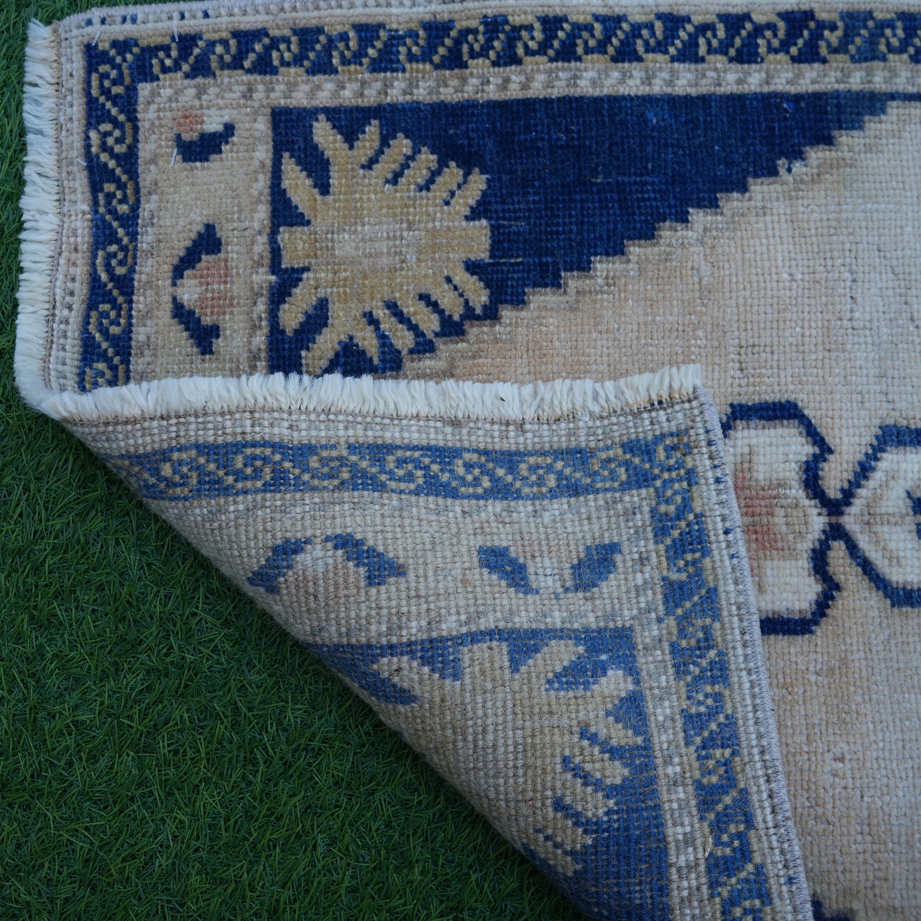 Bobbe - Small Turkish Rug