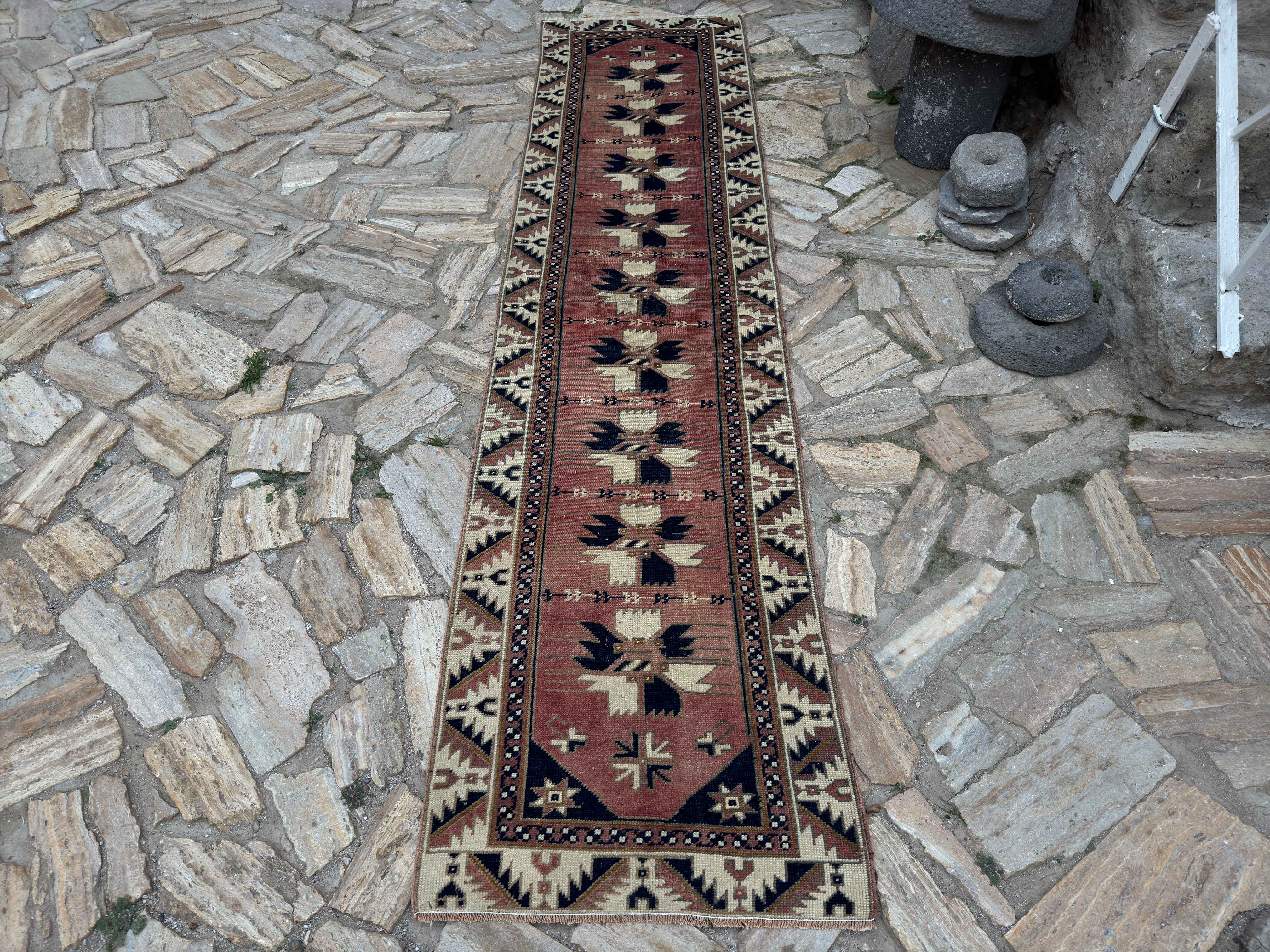 Cain 2'4" x 9'7"