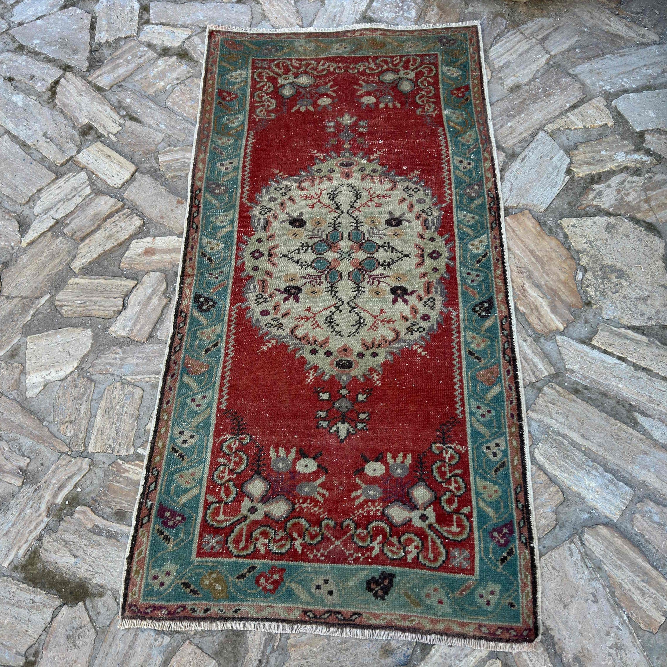 Cairo 2'10'' x 5'7''
