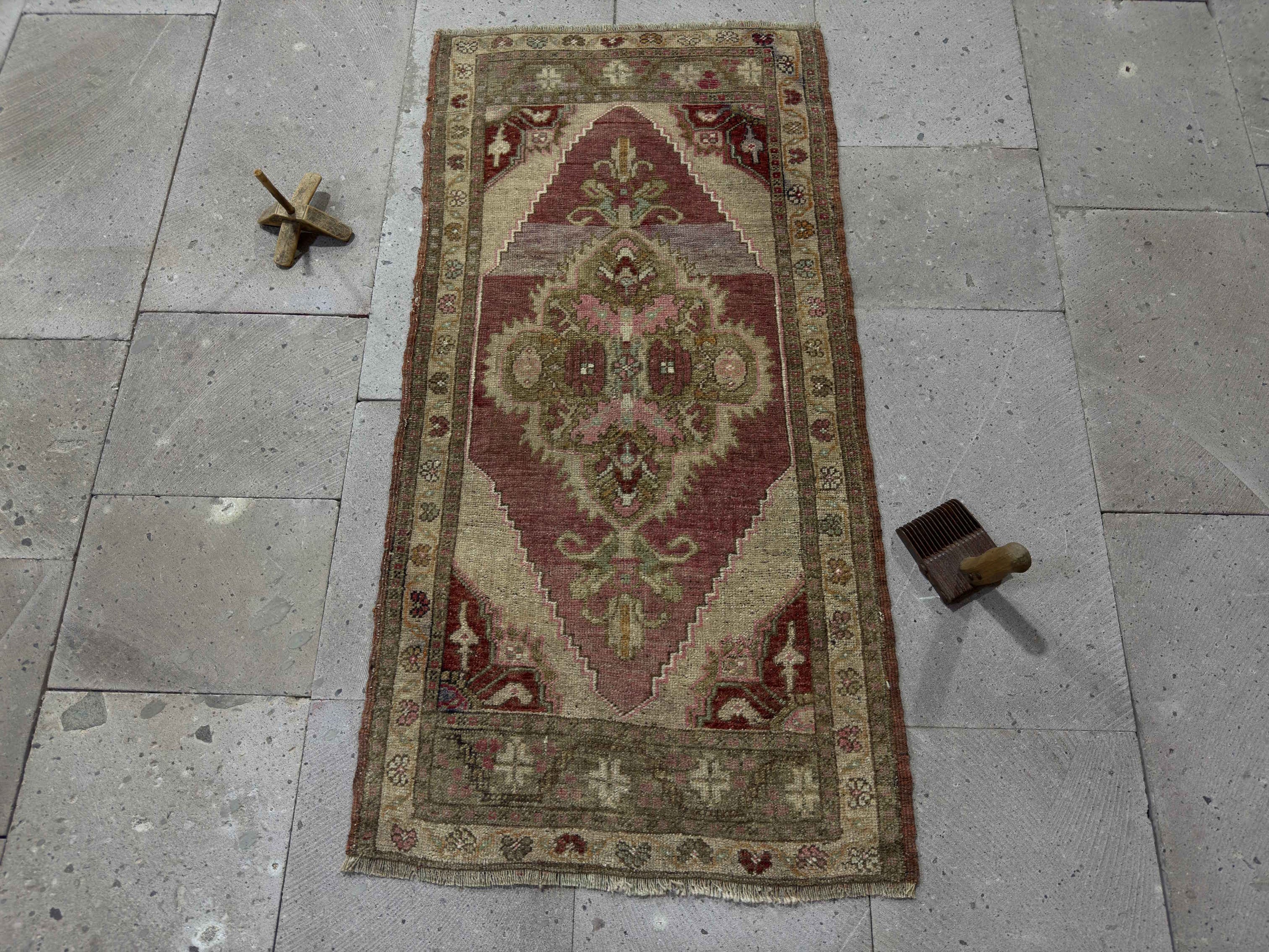 Cloe 1’10” x 3’9”