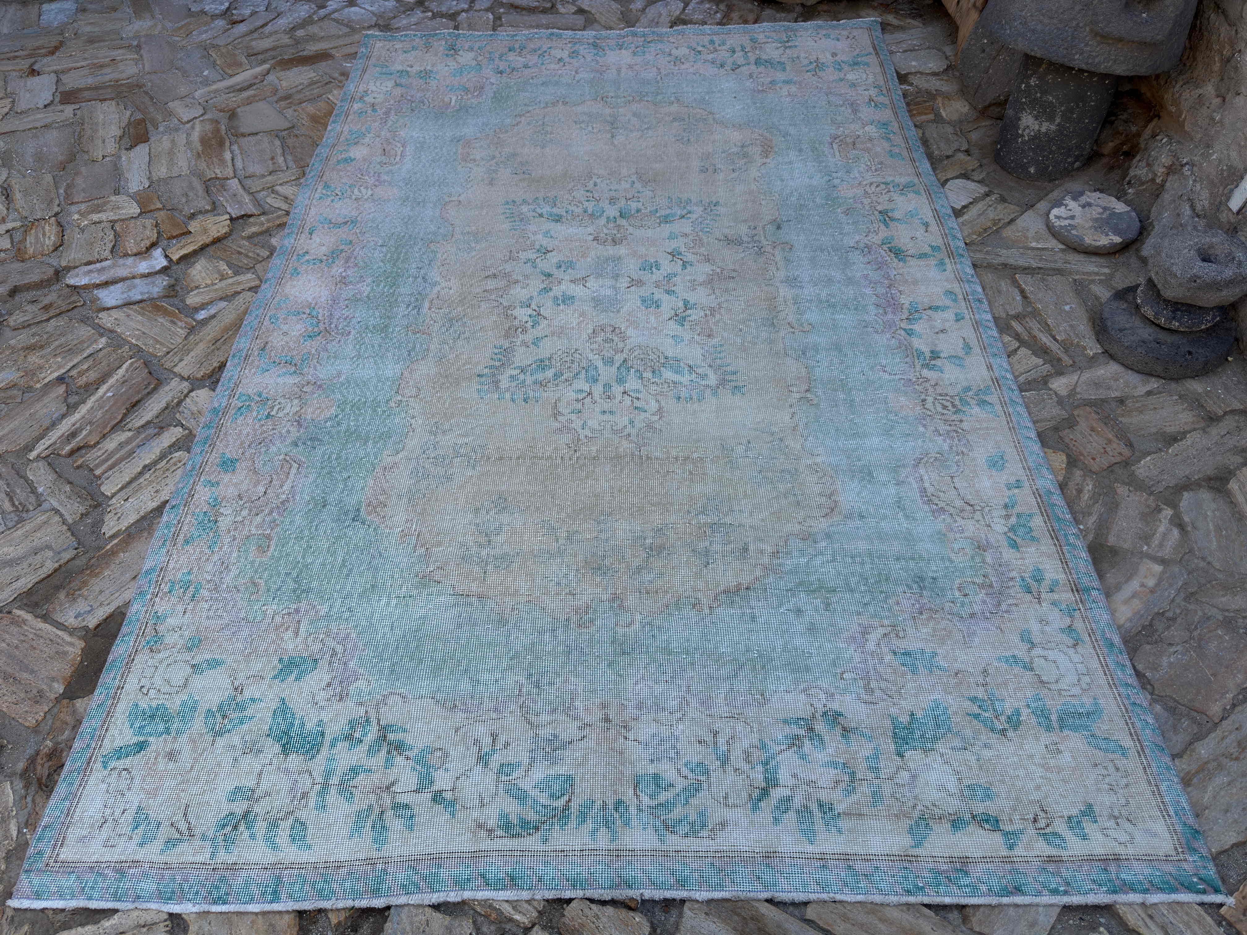 Daulton 6' x 10'1''