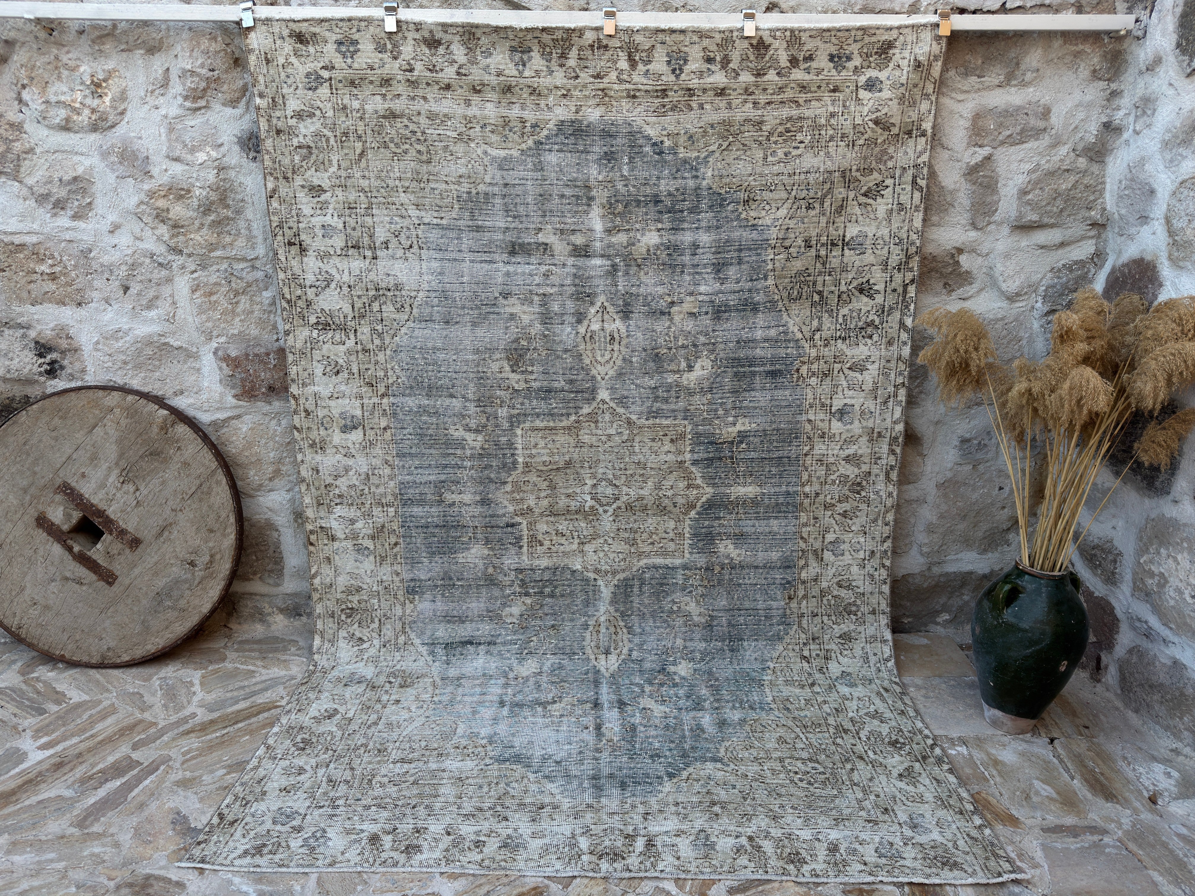 Delinda 6’8” x 9’8”