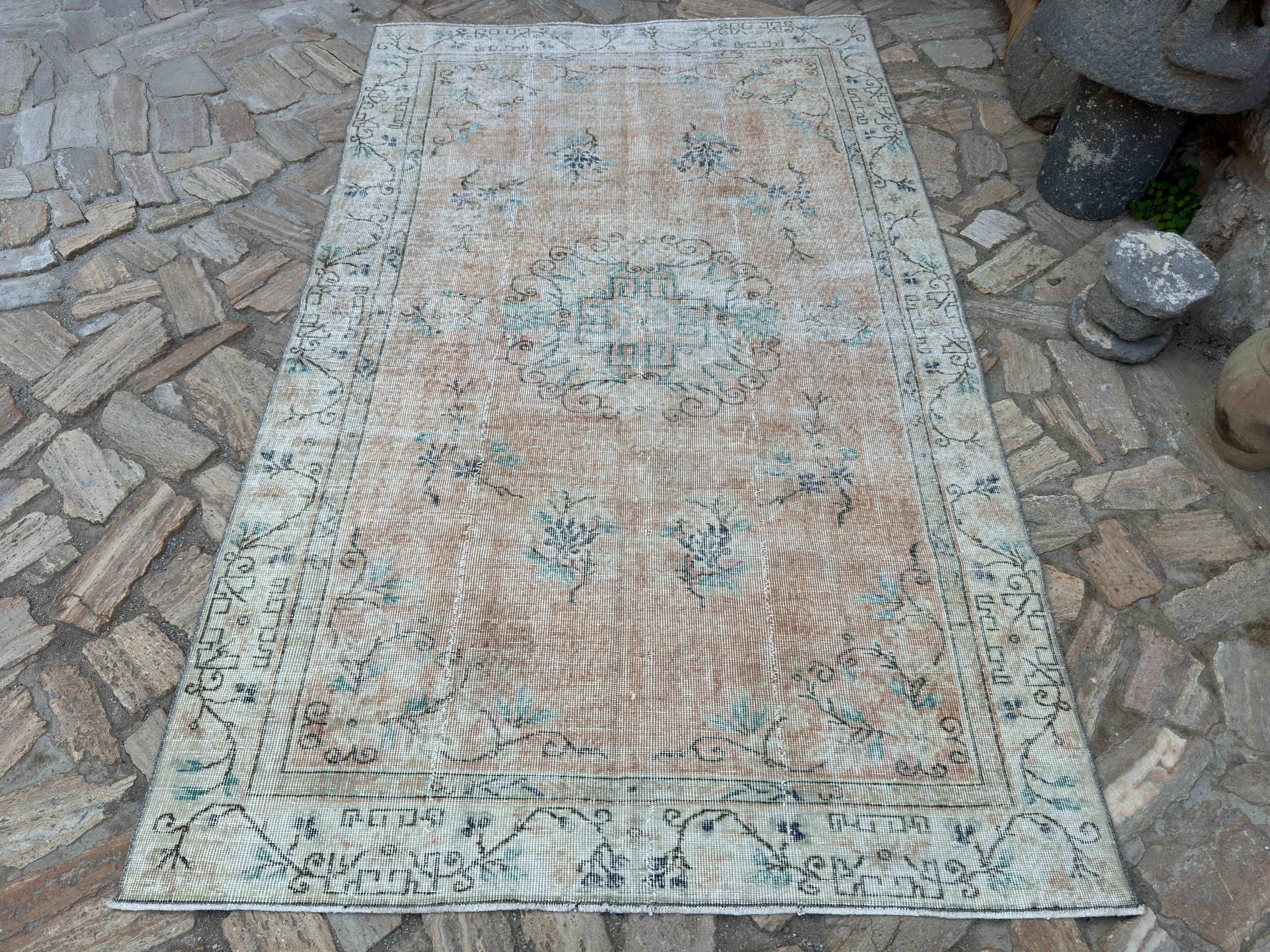Dena 5'2'' x 8'4''