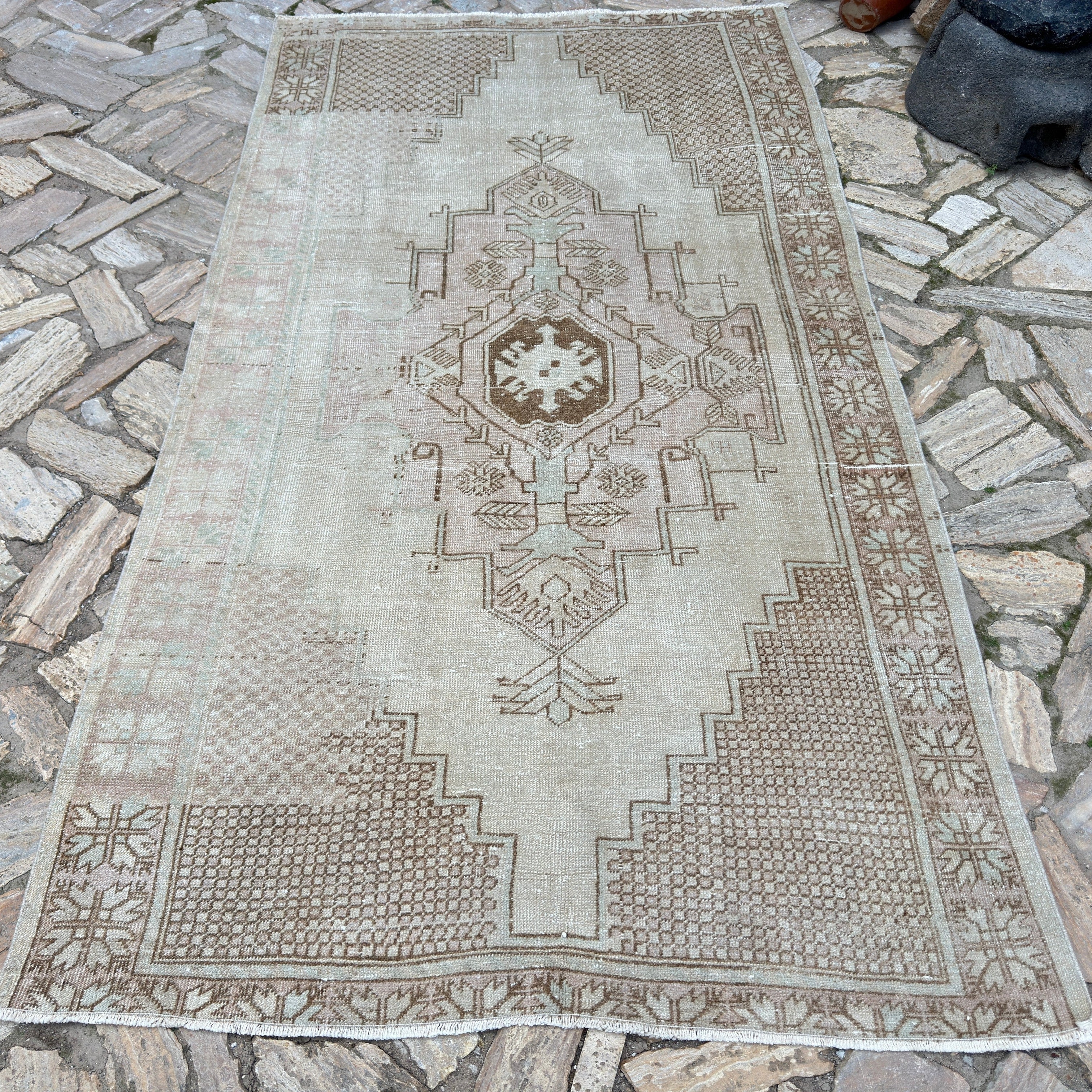 Denham 4'10'' x 9'