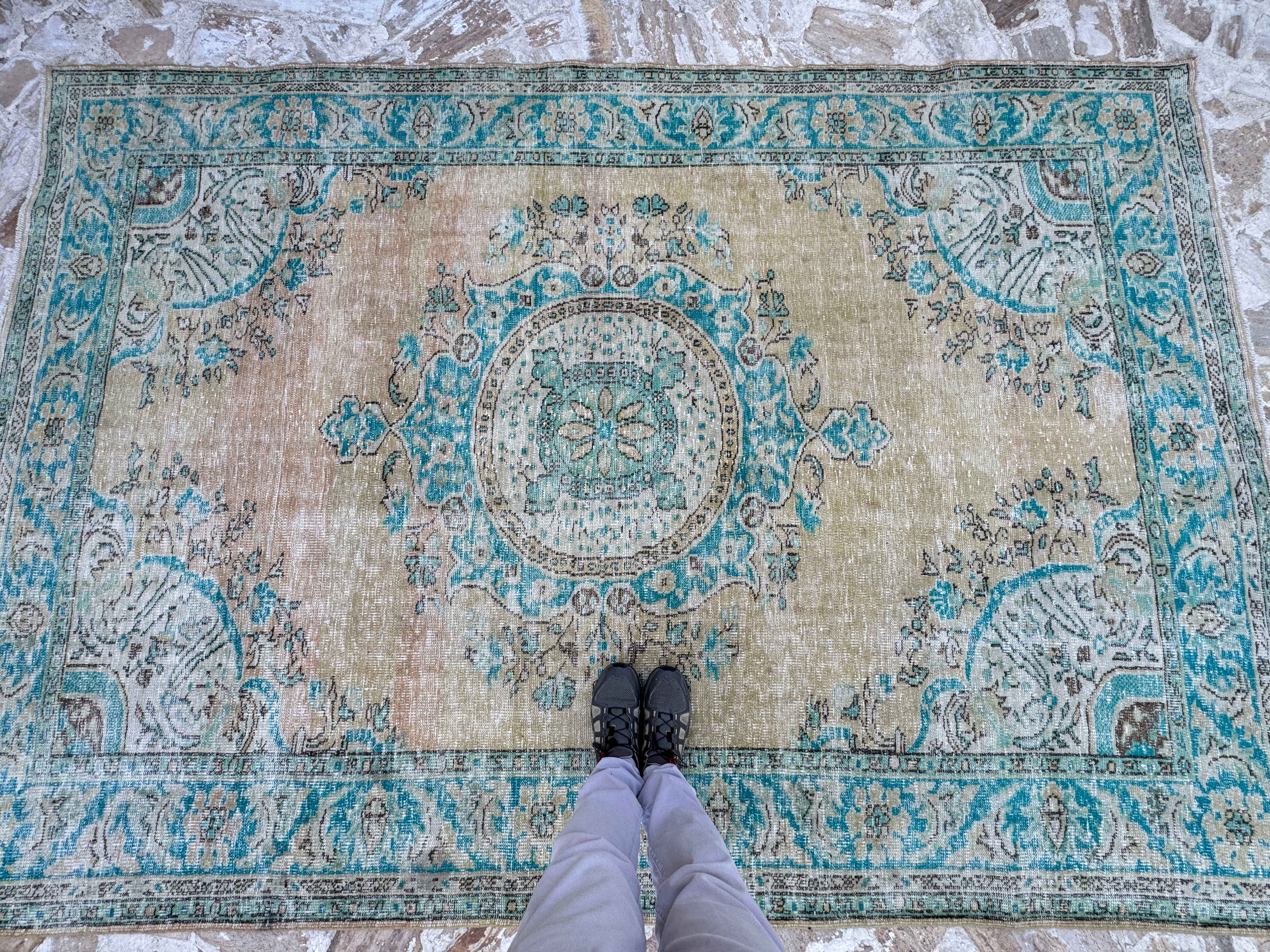 Dian 6’10” x 10’