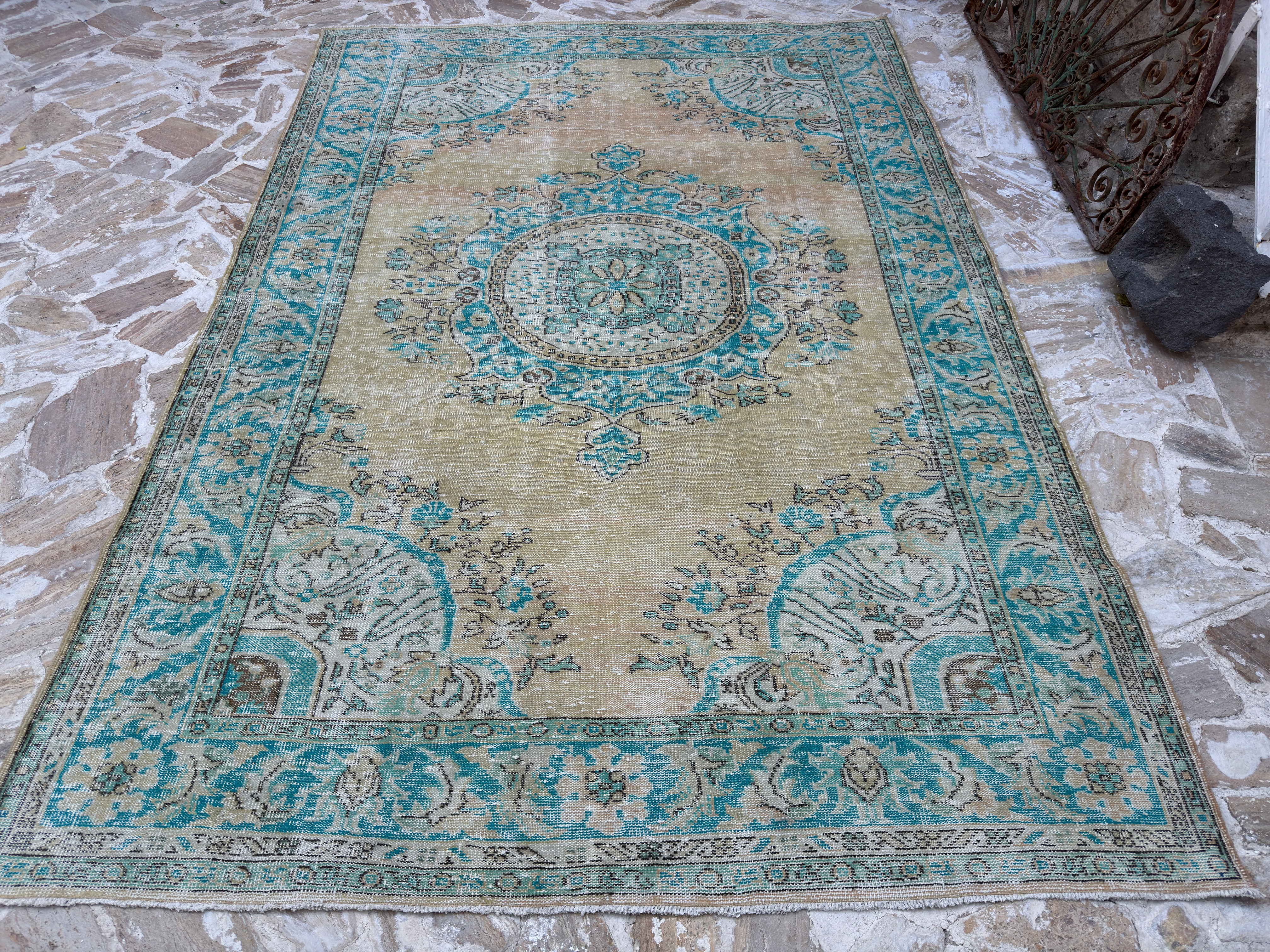 Dian 6’10” x 10’