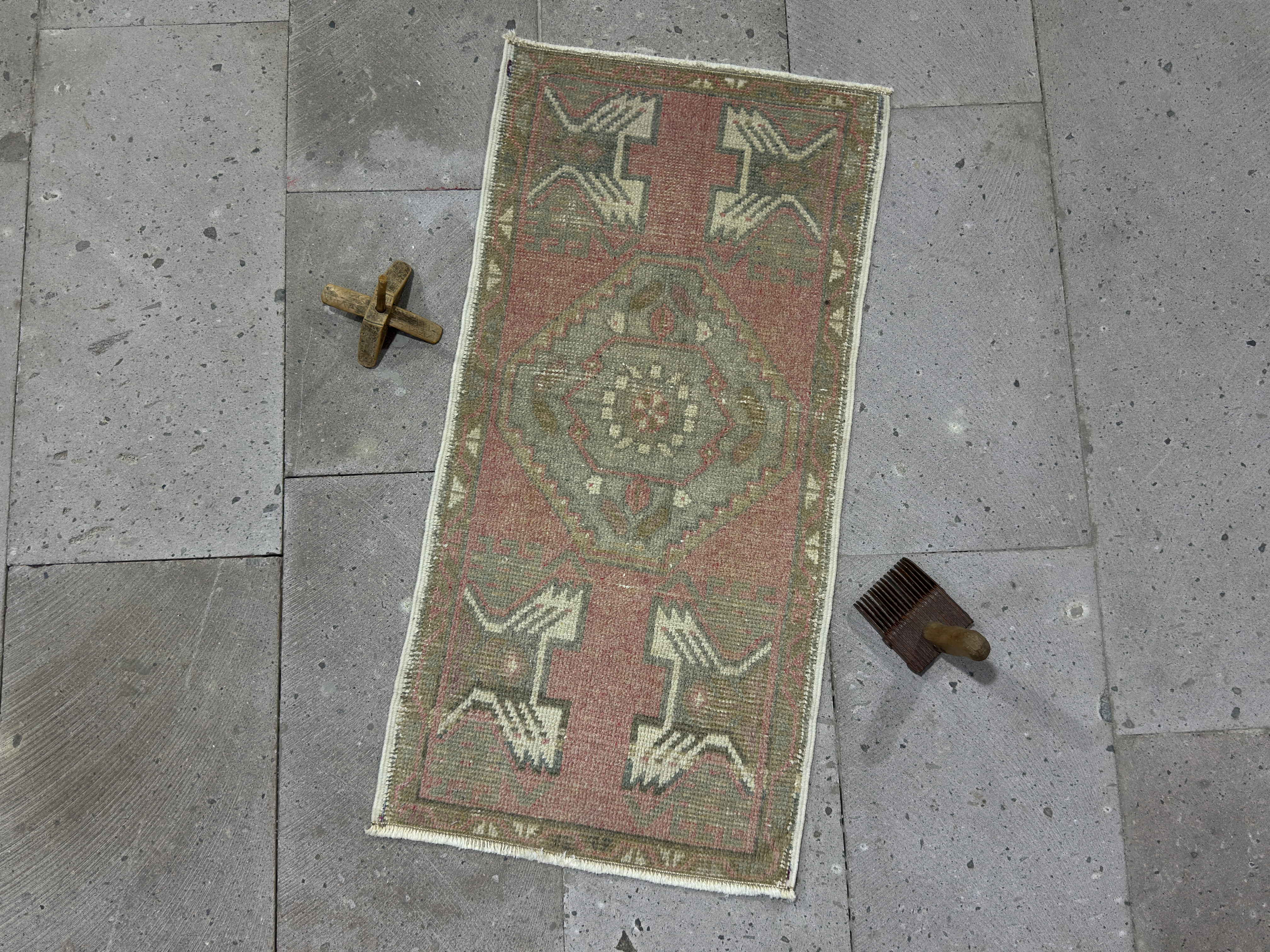 Diann 1’6” x 3’1”