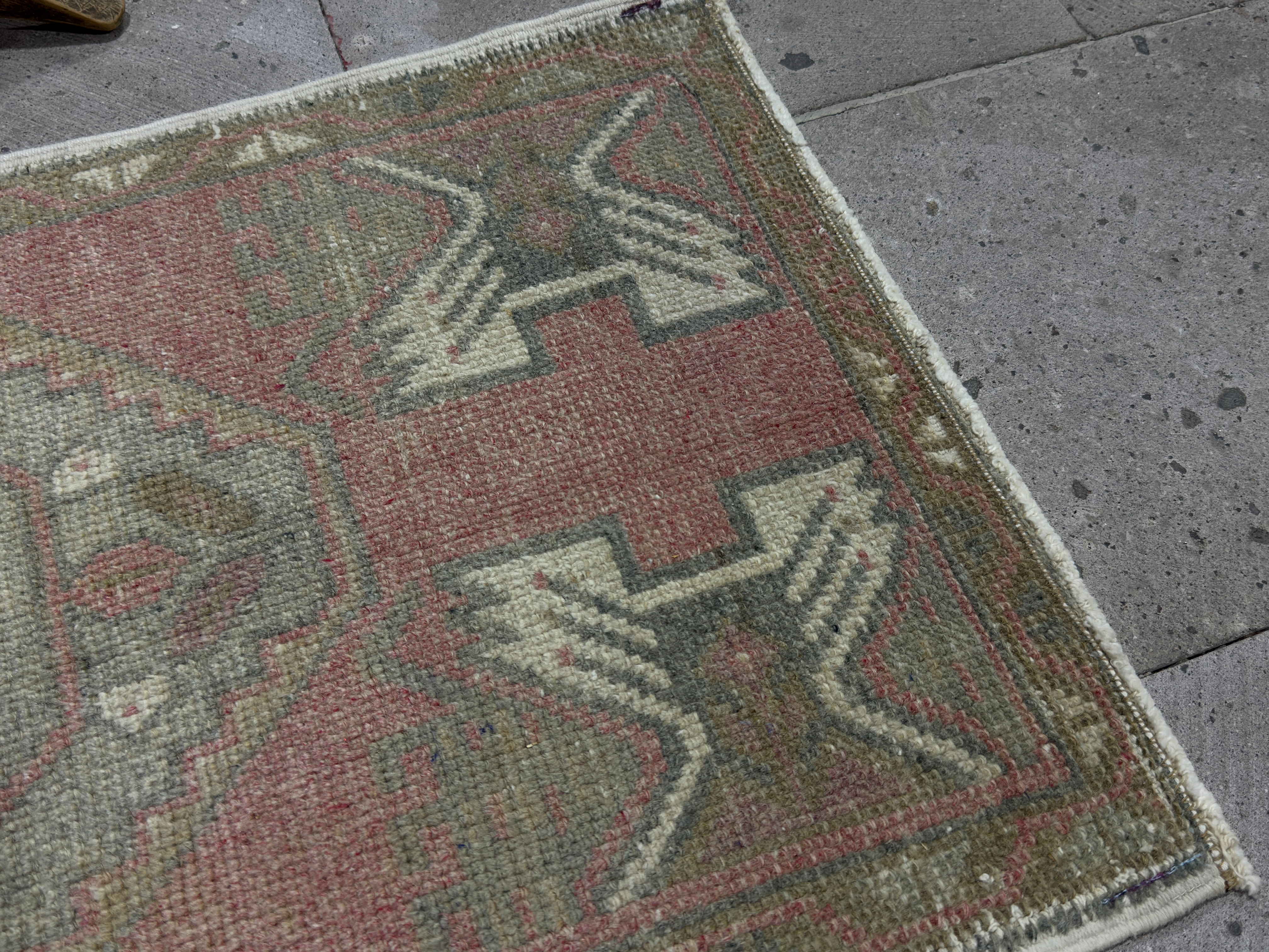 Diann 1’6” x 3’1”