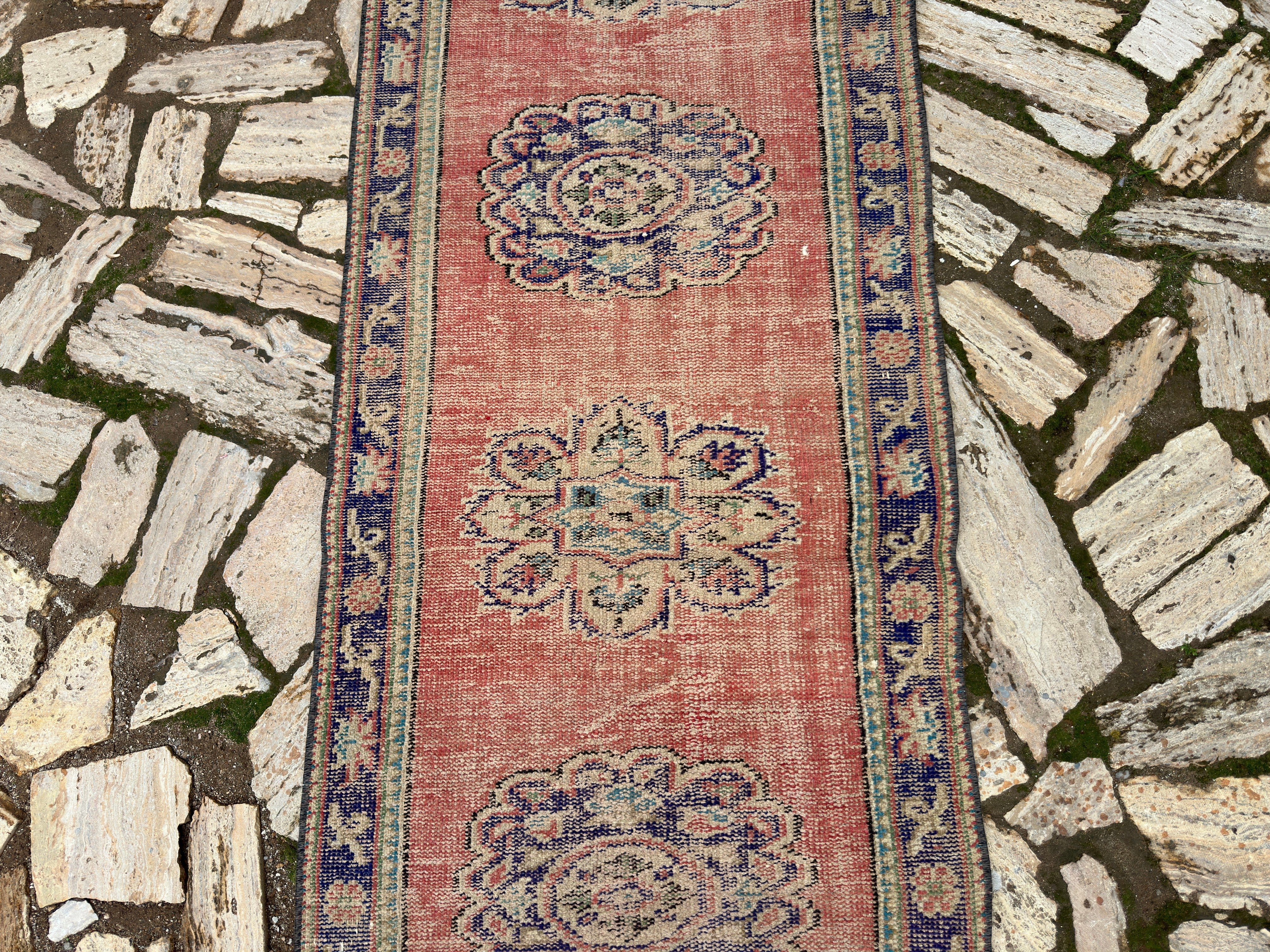 Earla 2'7'' x 11'2''