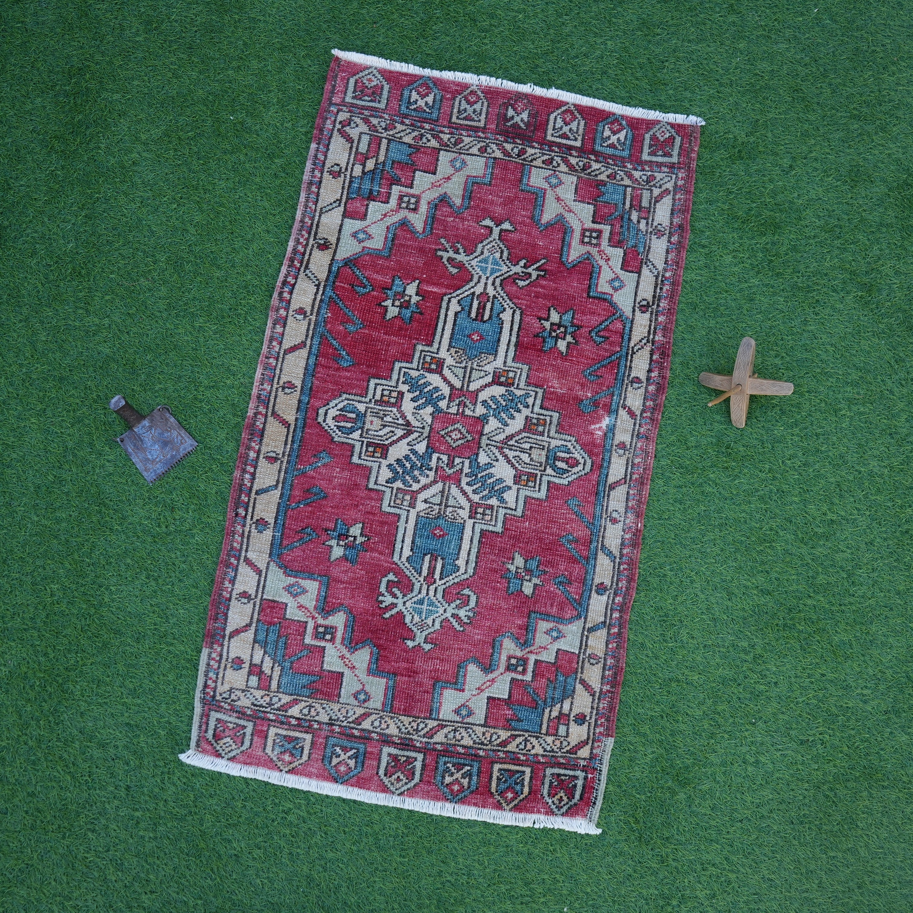 Ediva - Authentic Vintage Rug