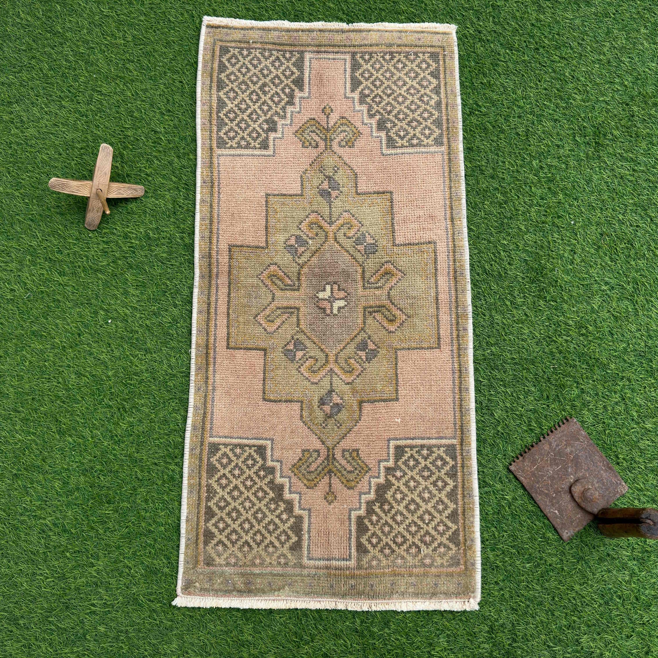 Eldred 1'5'' x 3'1''
