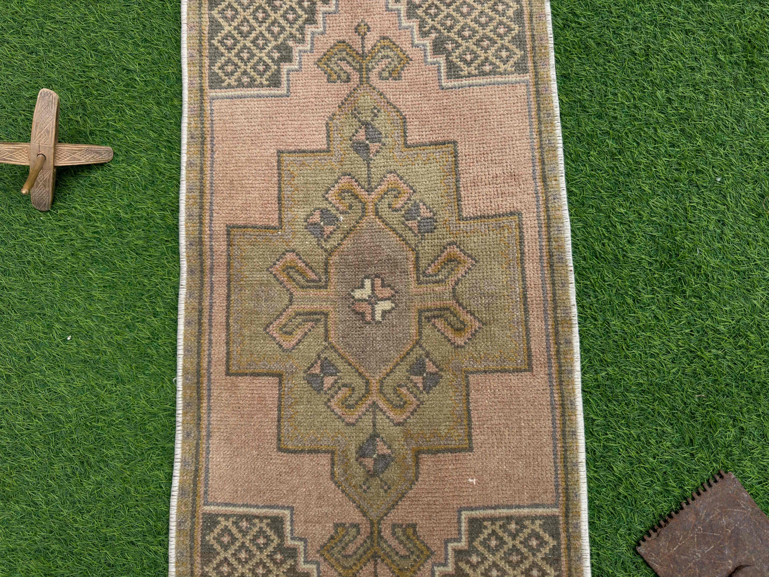 Eldred 1'5'' x 3'1''