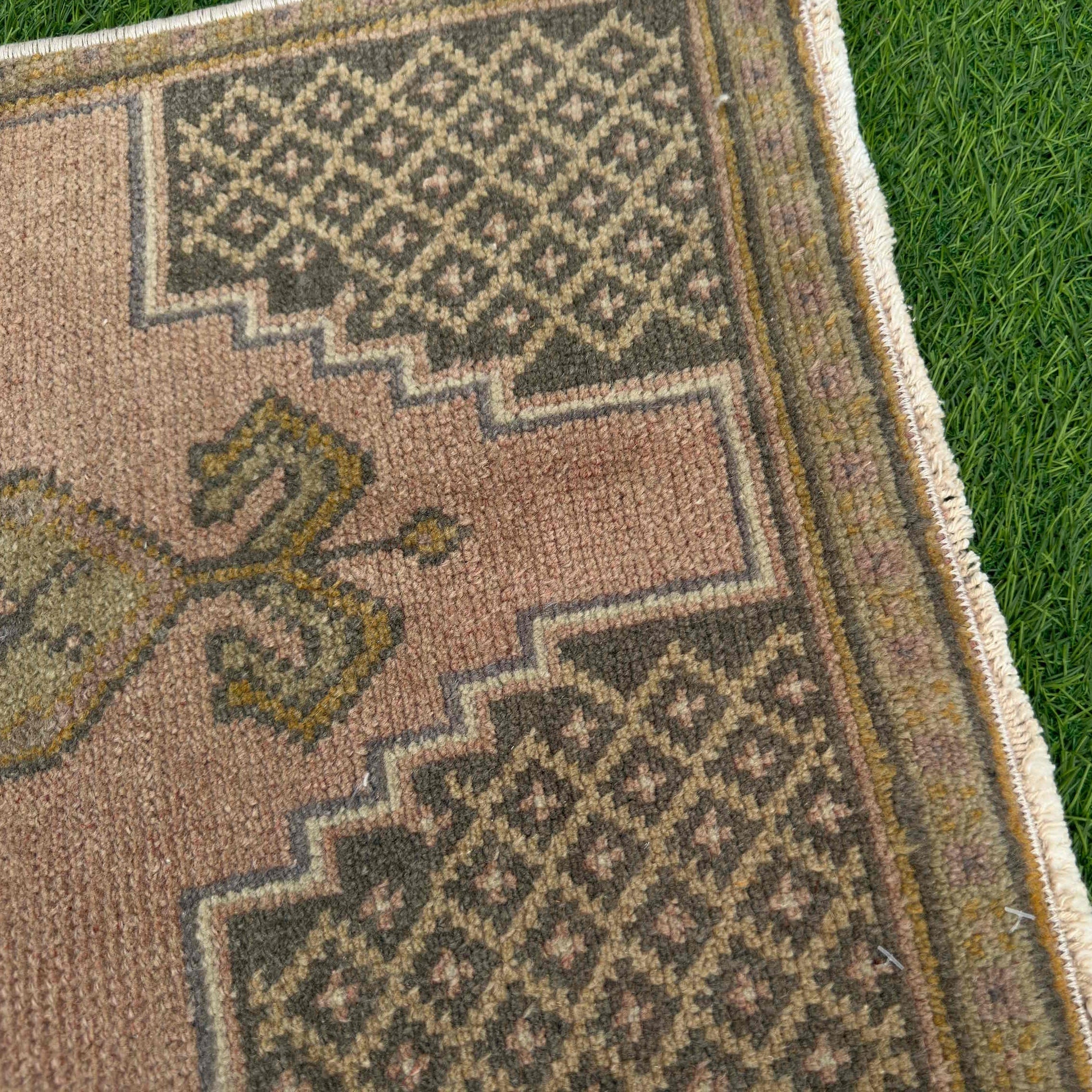 Eldred 1'5'' x 3'1''
