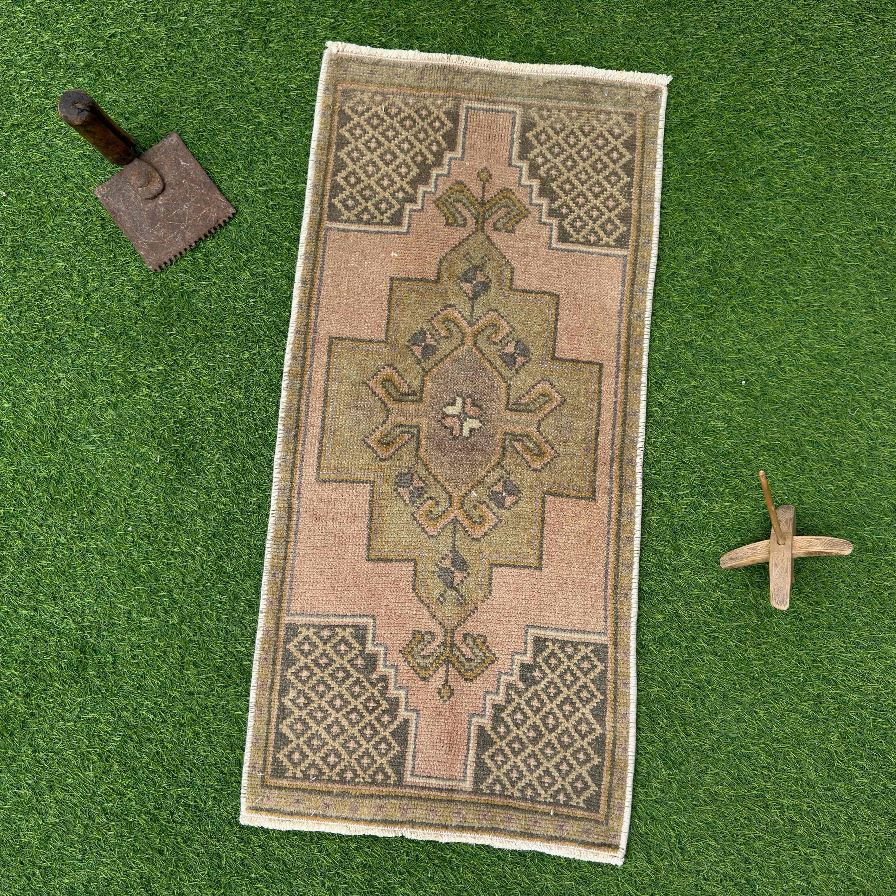 Eldred 1'5'' x 3'1''