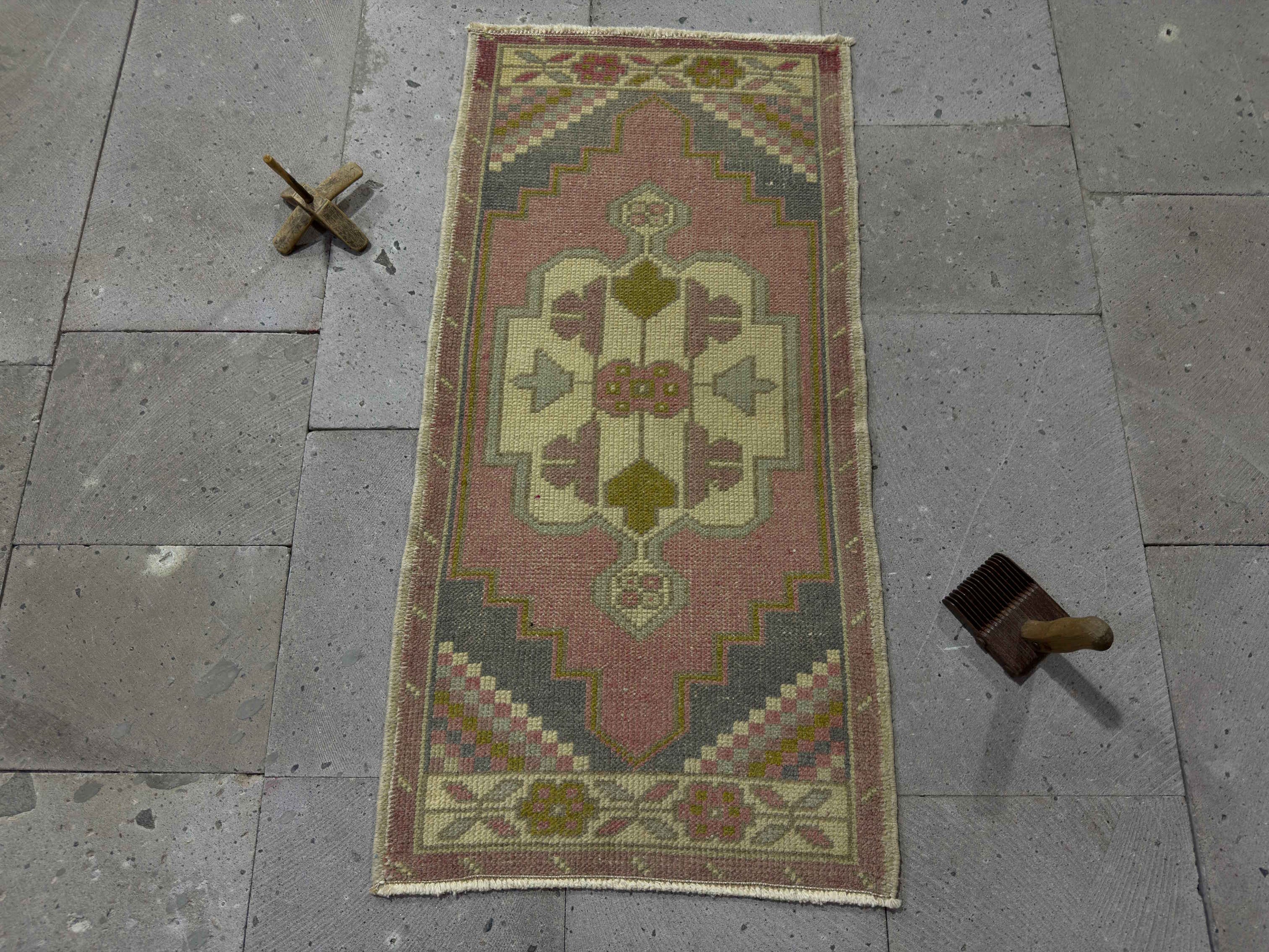 Eliza 1’7” x 3’4”