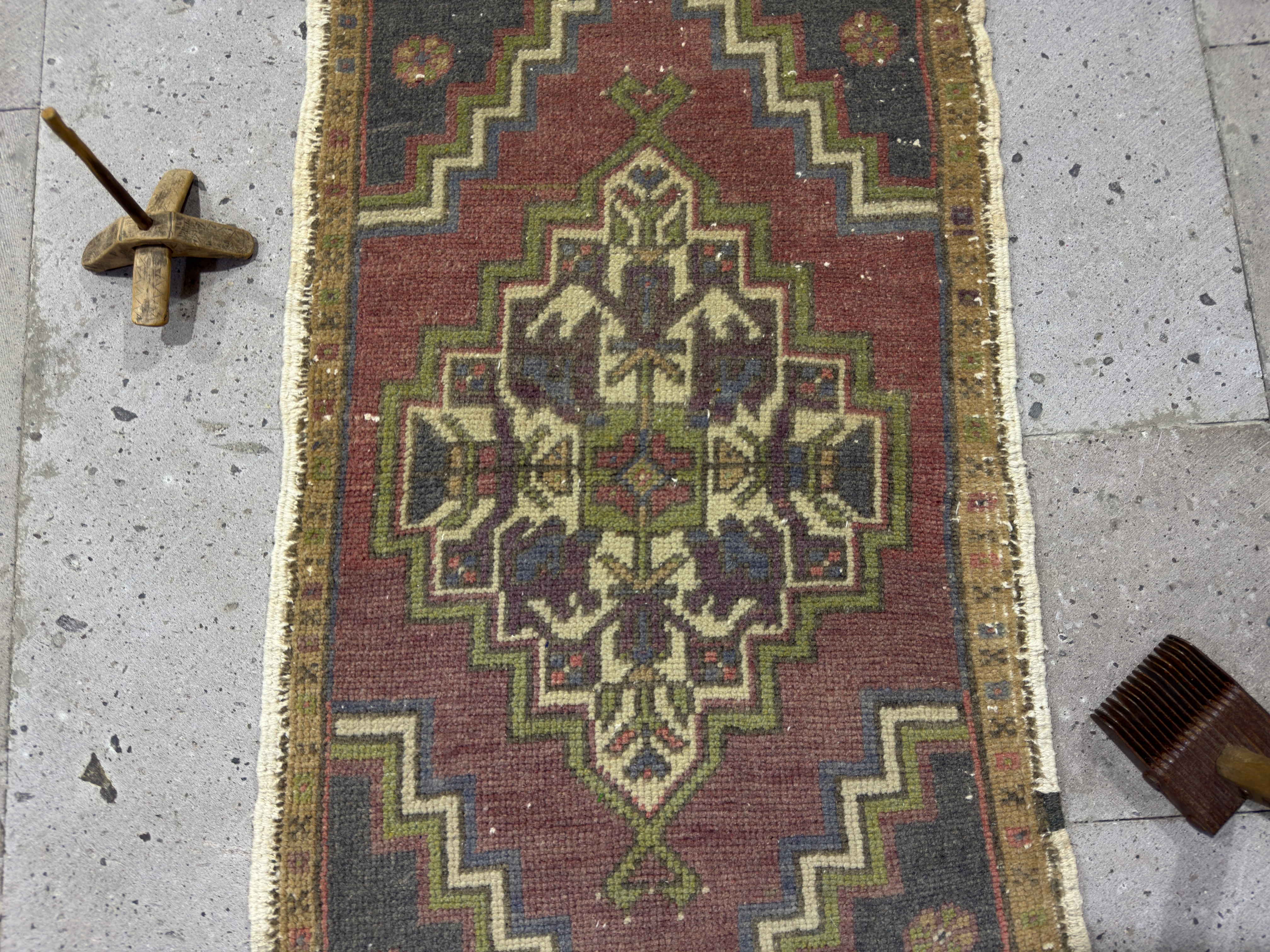 Elyse 1’10” x 3’8”