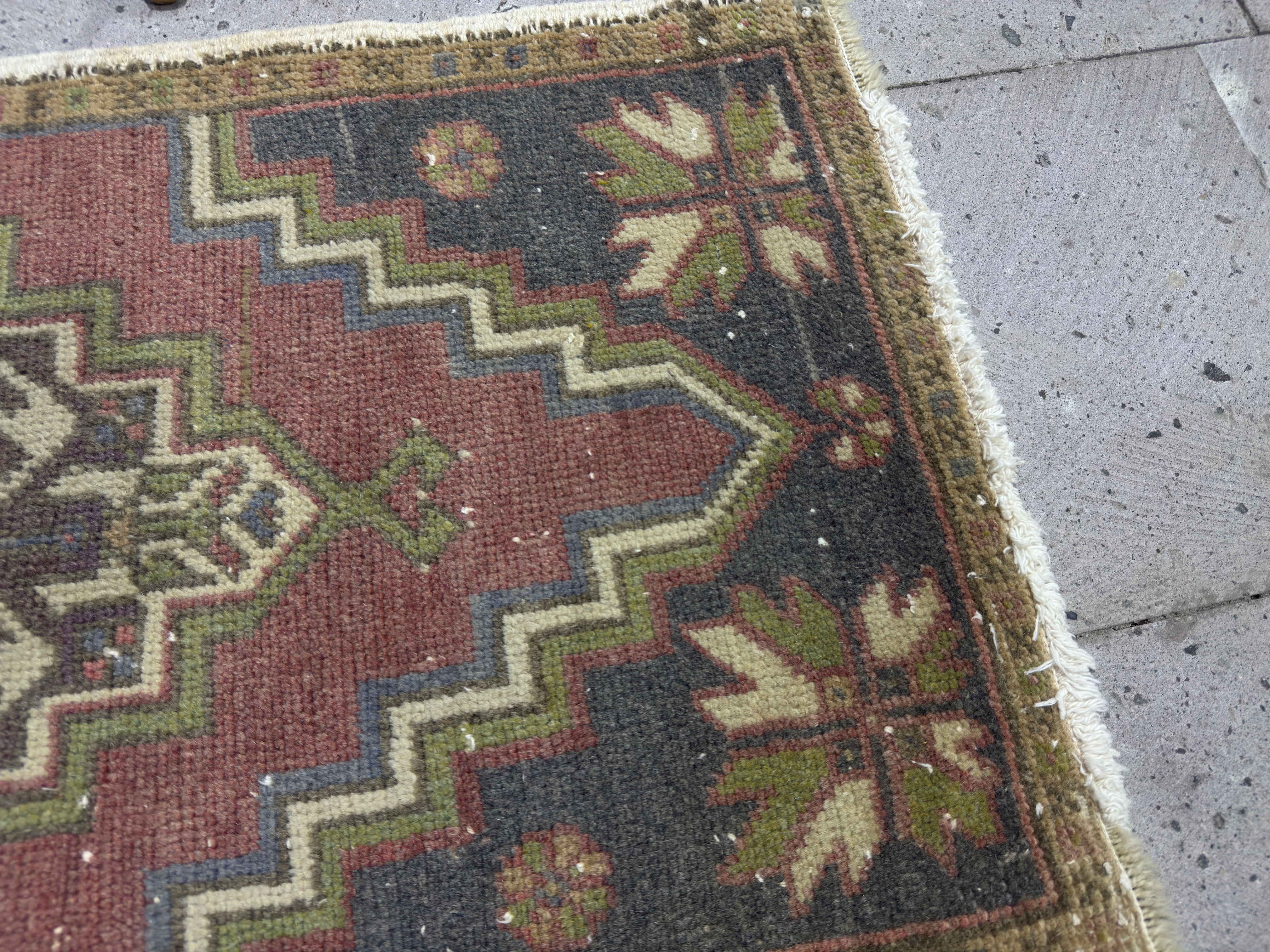 Elyse 1’10” x 3’8”