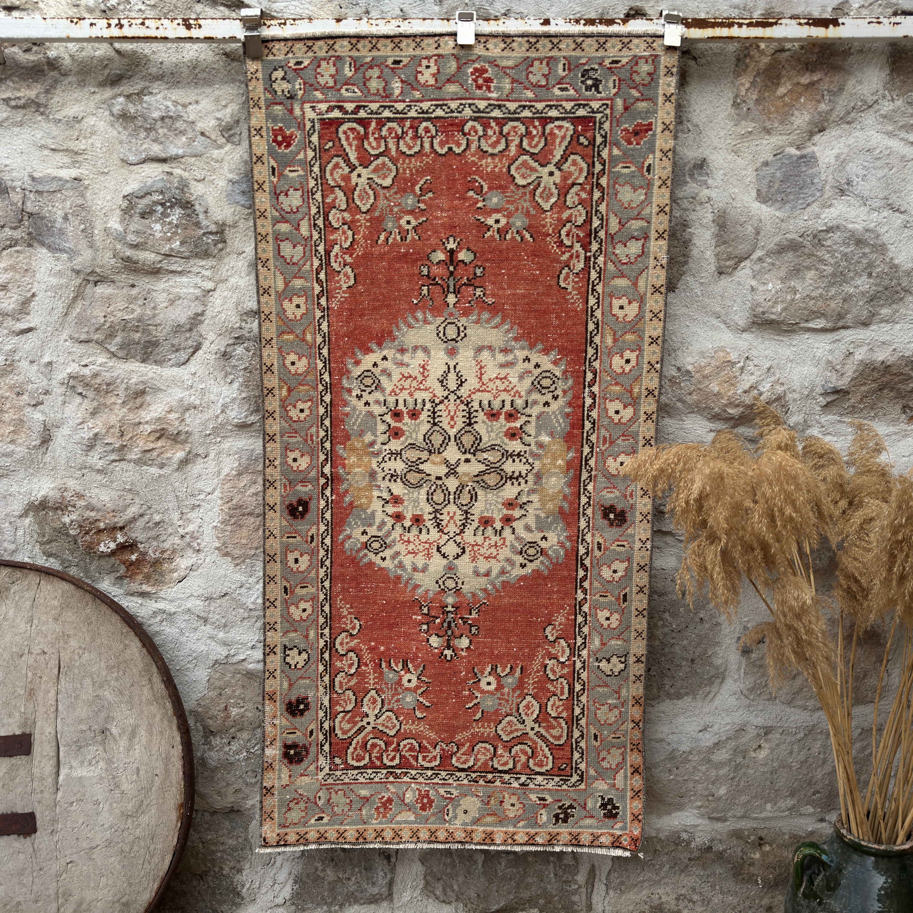 Embry 2'10" x 5'8"