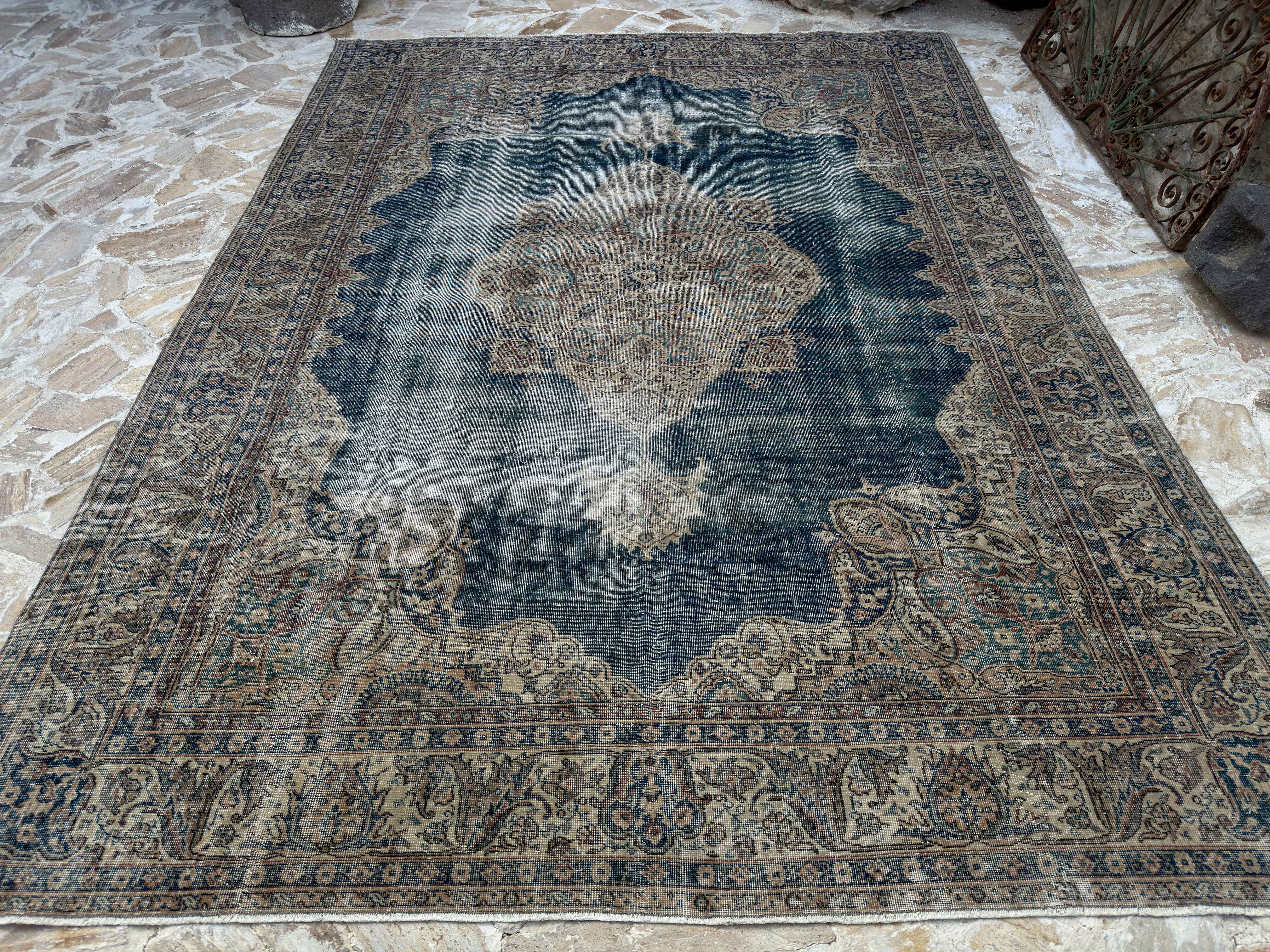 Evania 8’7” x 11’10”