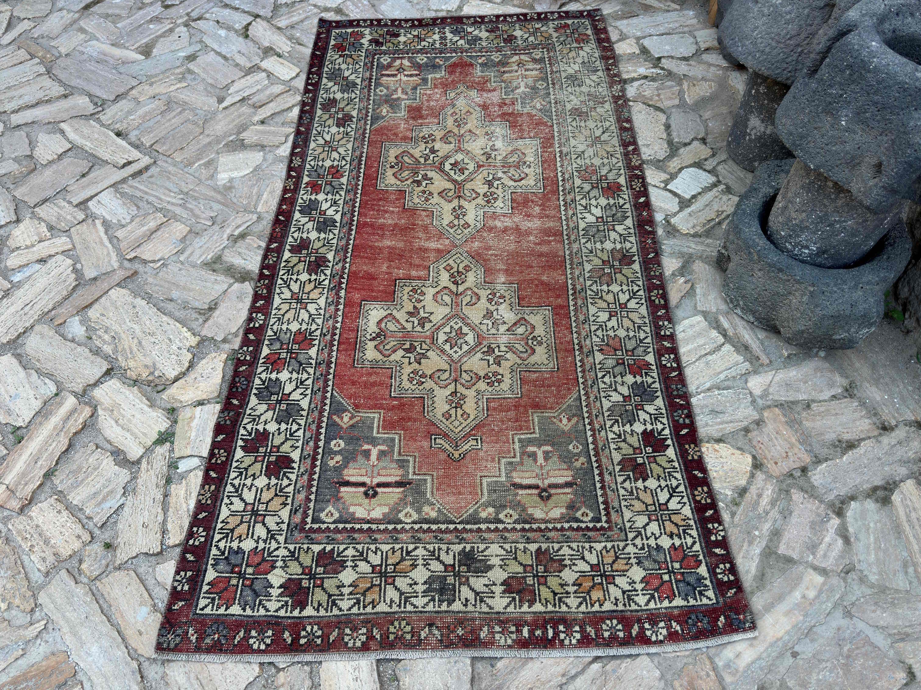 Faith 4'1'' x 8'2''