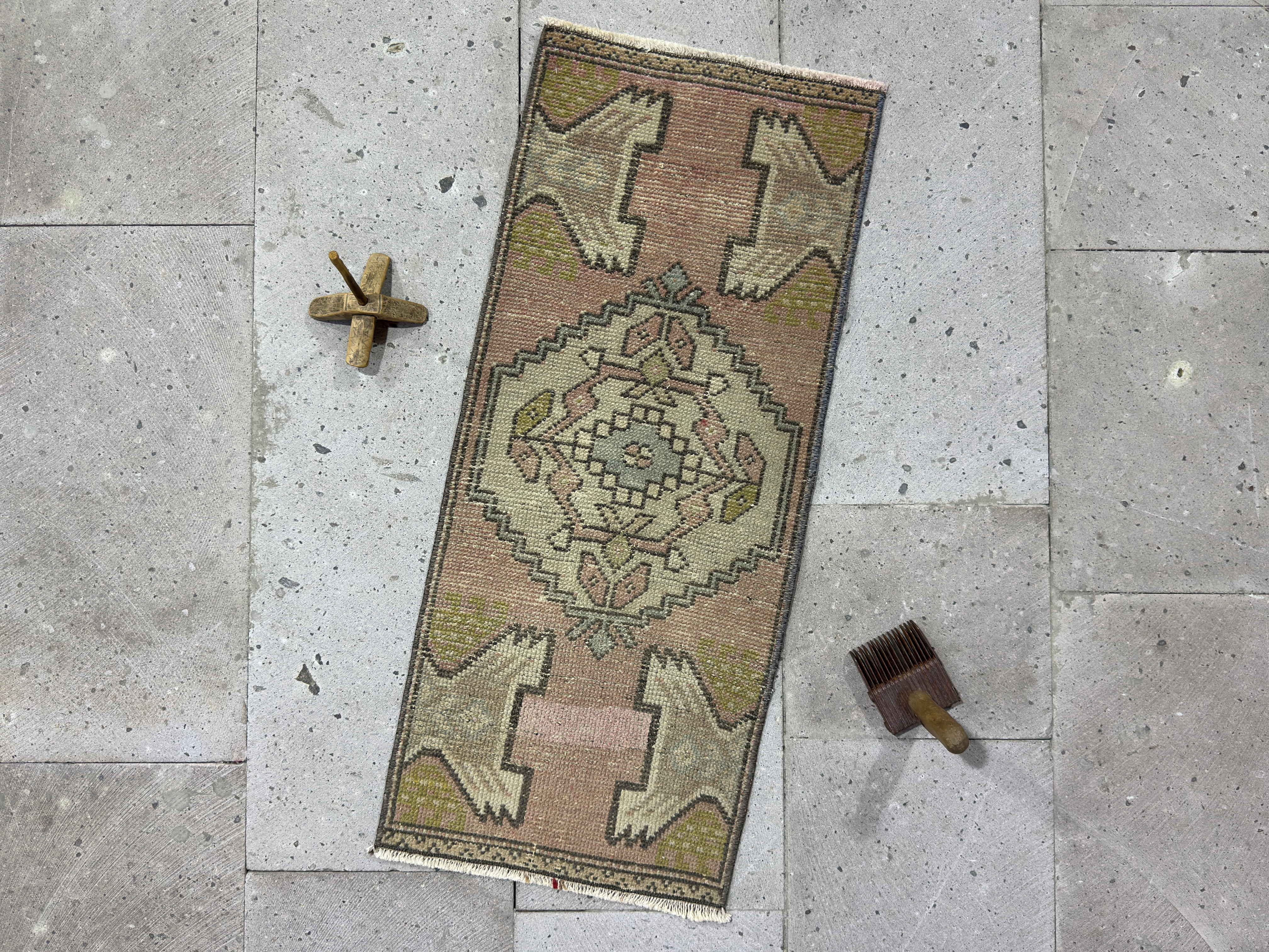 Fina 1’4” x 3’2”