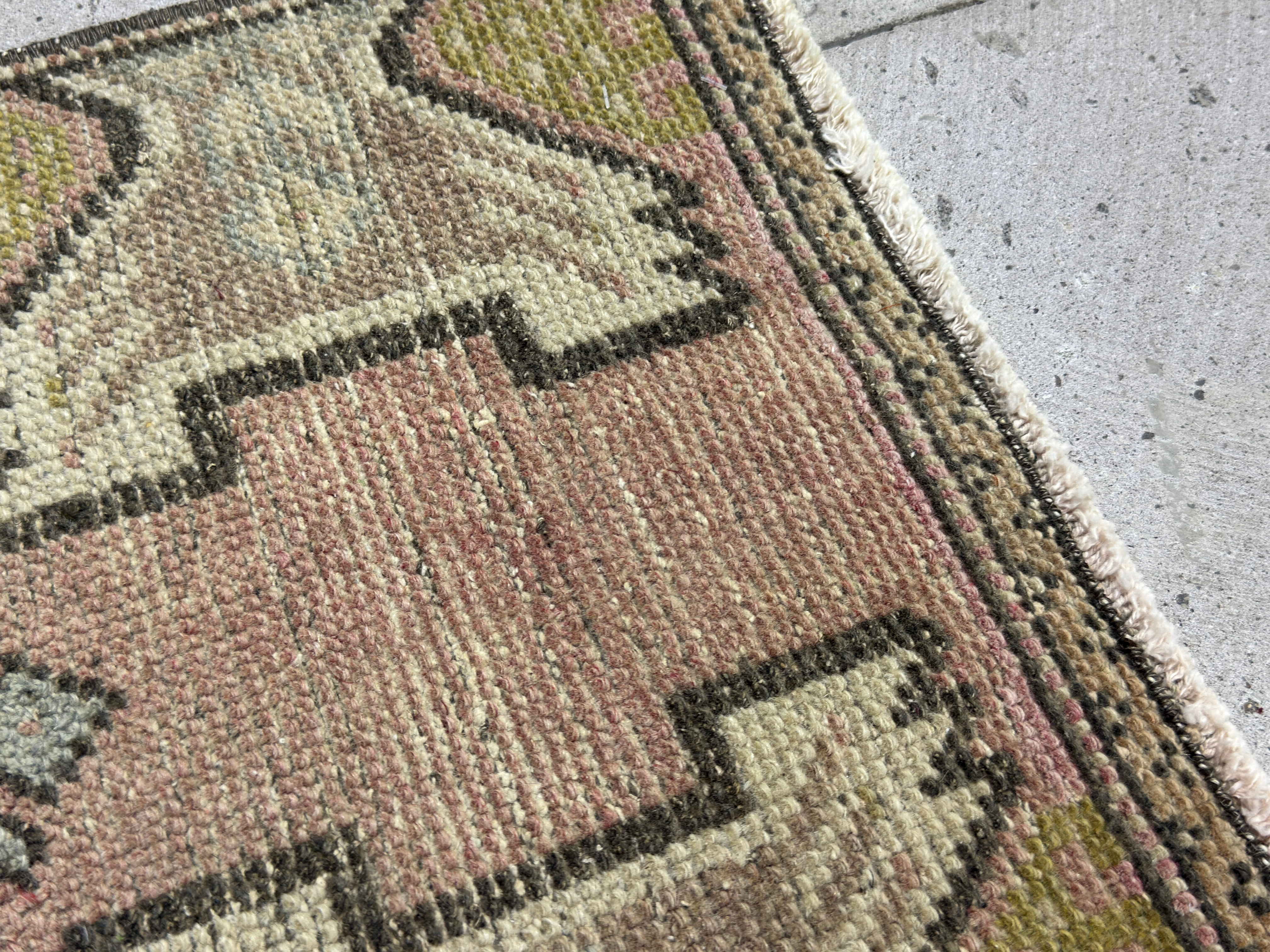 Fina 1’4” x 3’2”