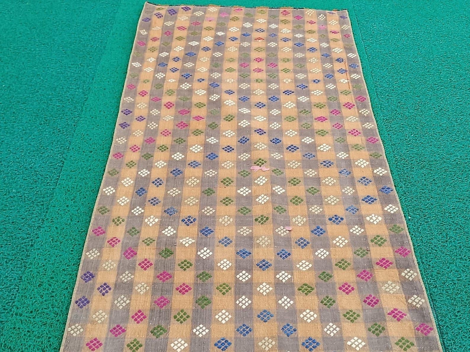 Flores 2'10'' x 10'5''