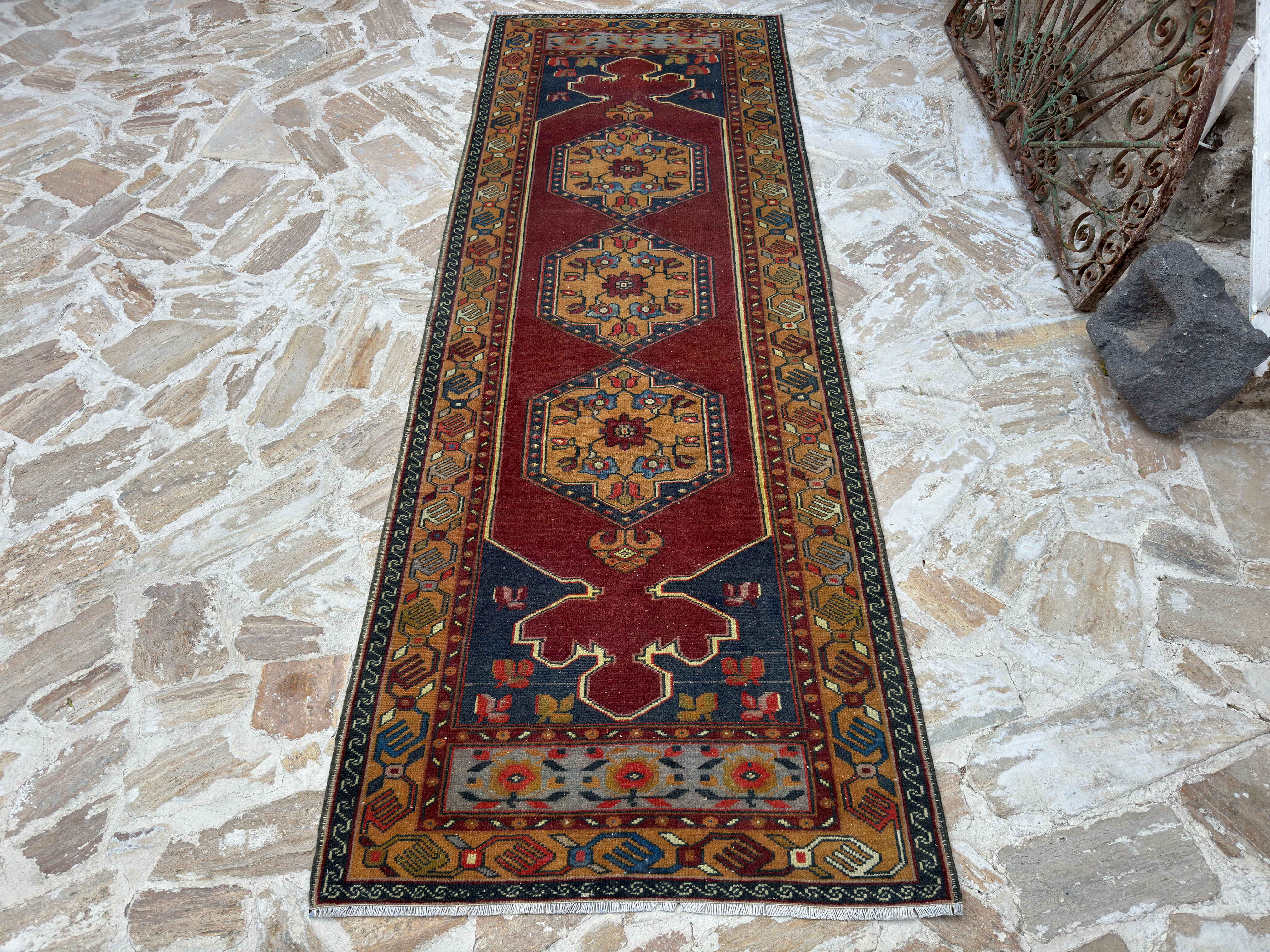 Gerti 3’4” x 9’7”